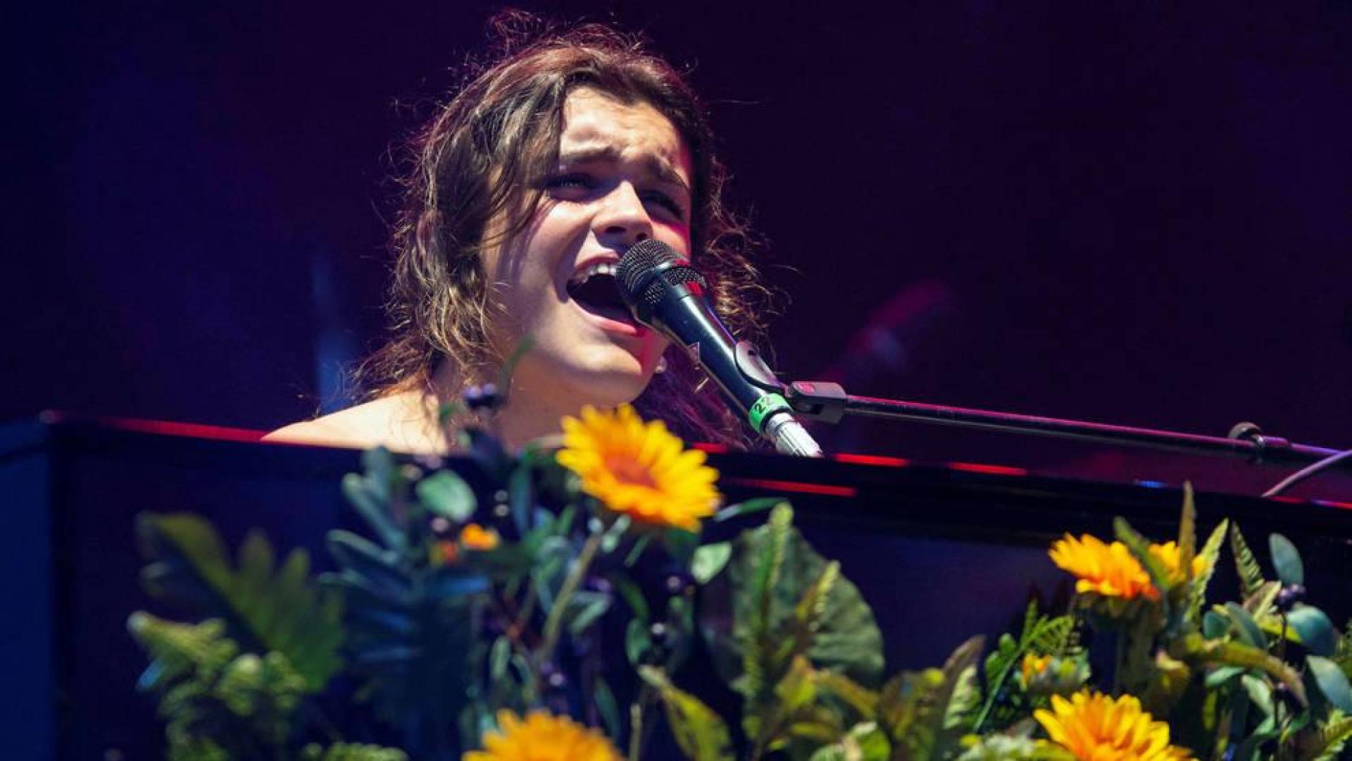 La cantante Amaia Romero durante su actuación en el Warm Up Festival 2019 en Murcia.