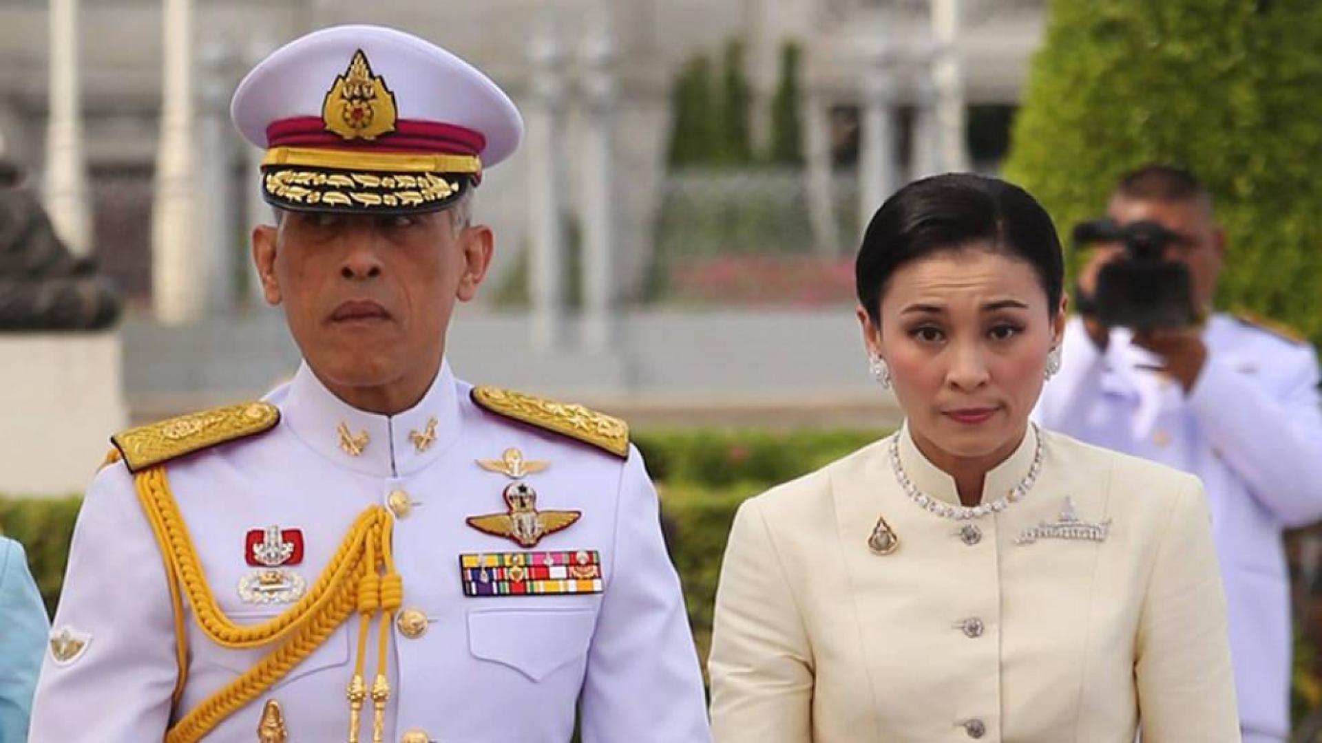 El rey de Tailandia concede un indulto masivo antes de su coronación