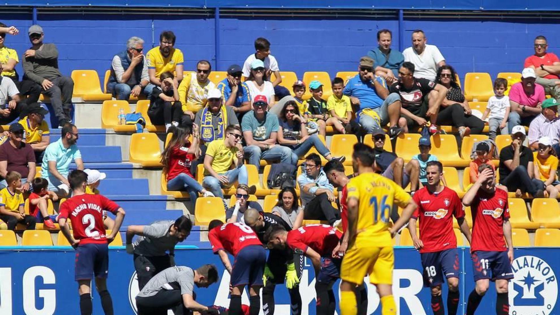 Galería de imágenes del partido disputado este sábado en el estadio de Santo Domingo.