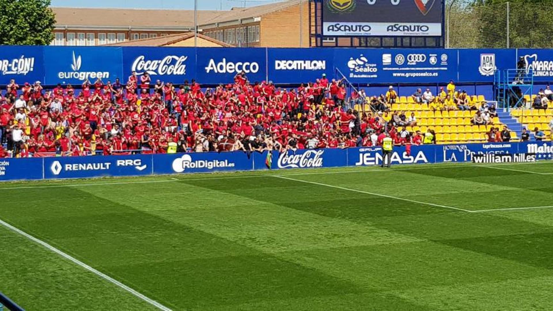 La afición de Osasuna, en uno de los fondos de Santo Domingo en Alcorcón.