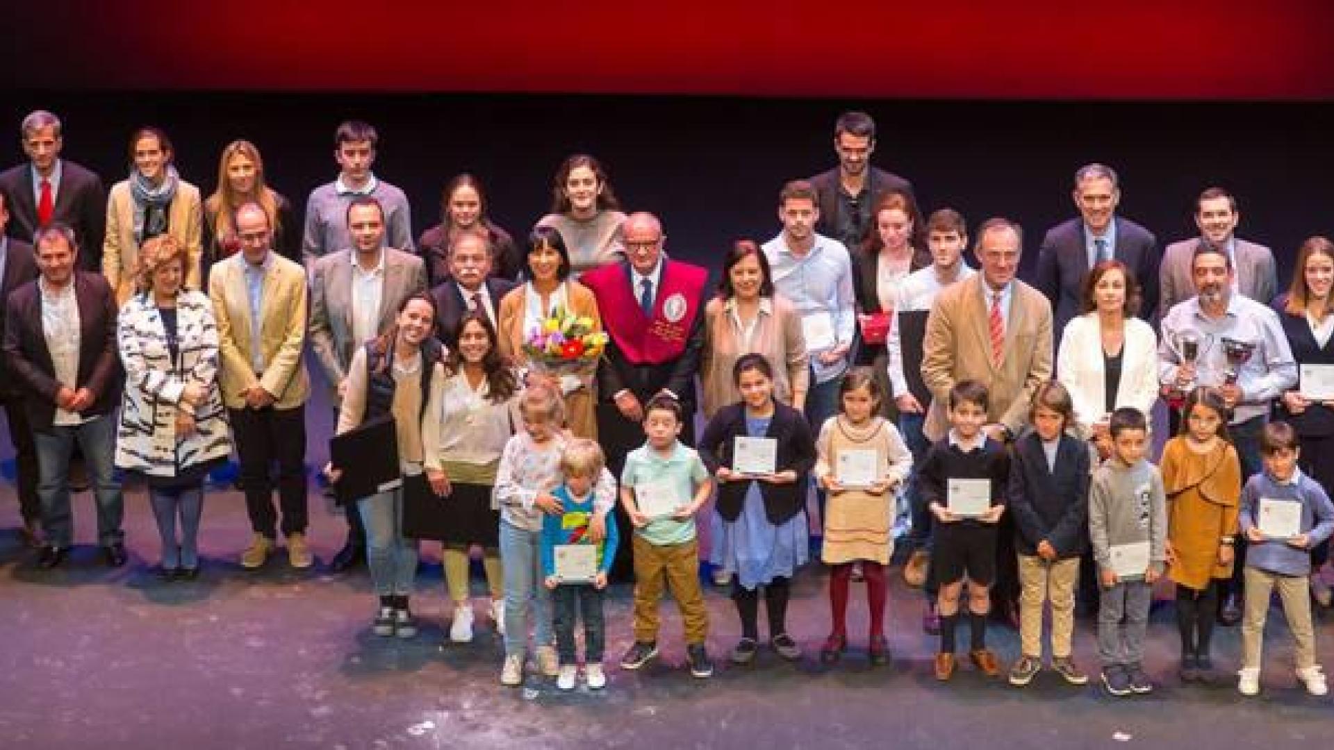 Carmelo Paniagua recibe la Beca de Honor del Deporte de la Universidad de Navarra
