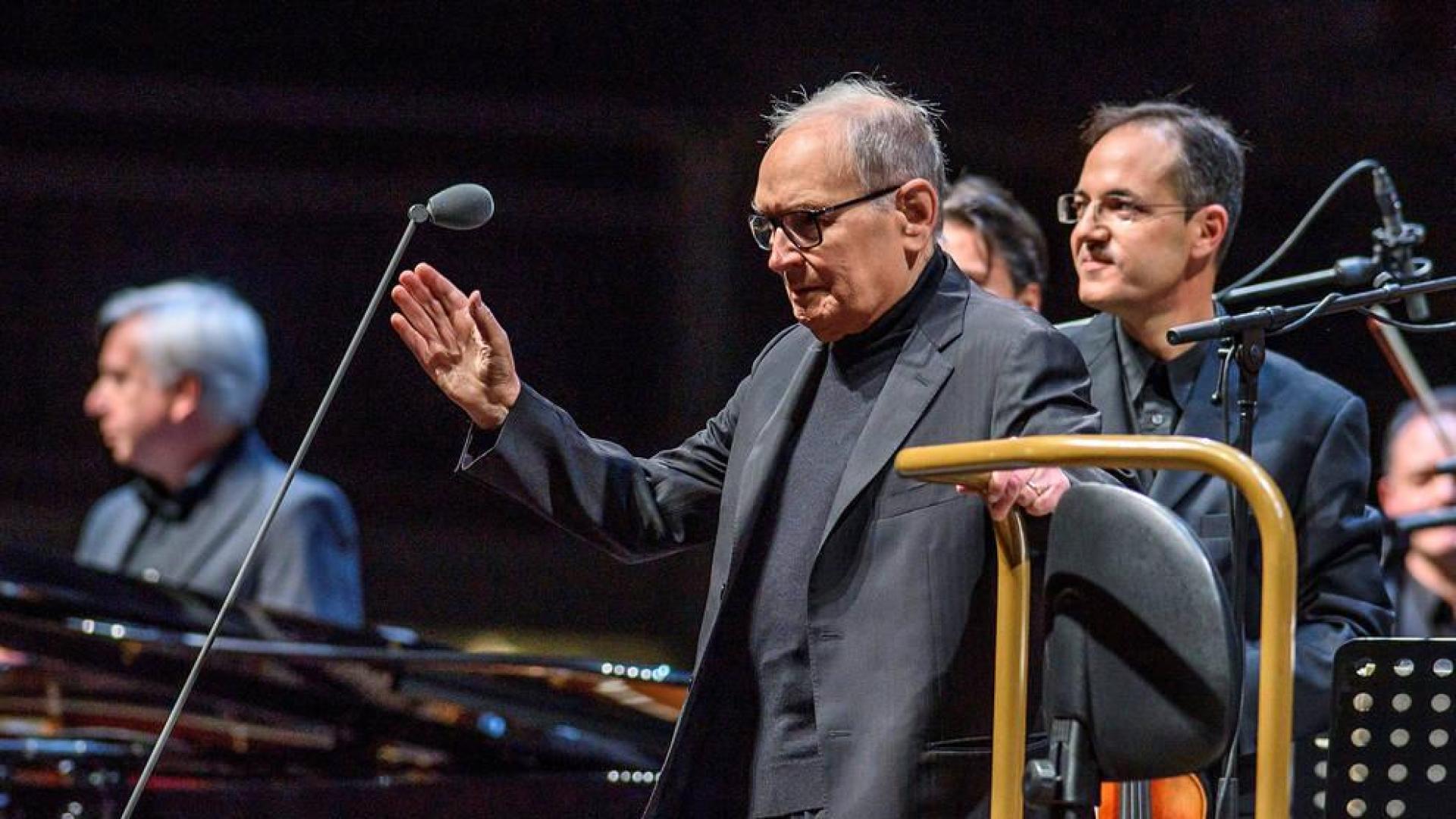 Morricone, frente al atril en el BEC de Barakaldo.