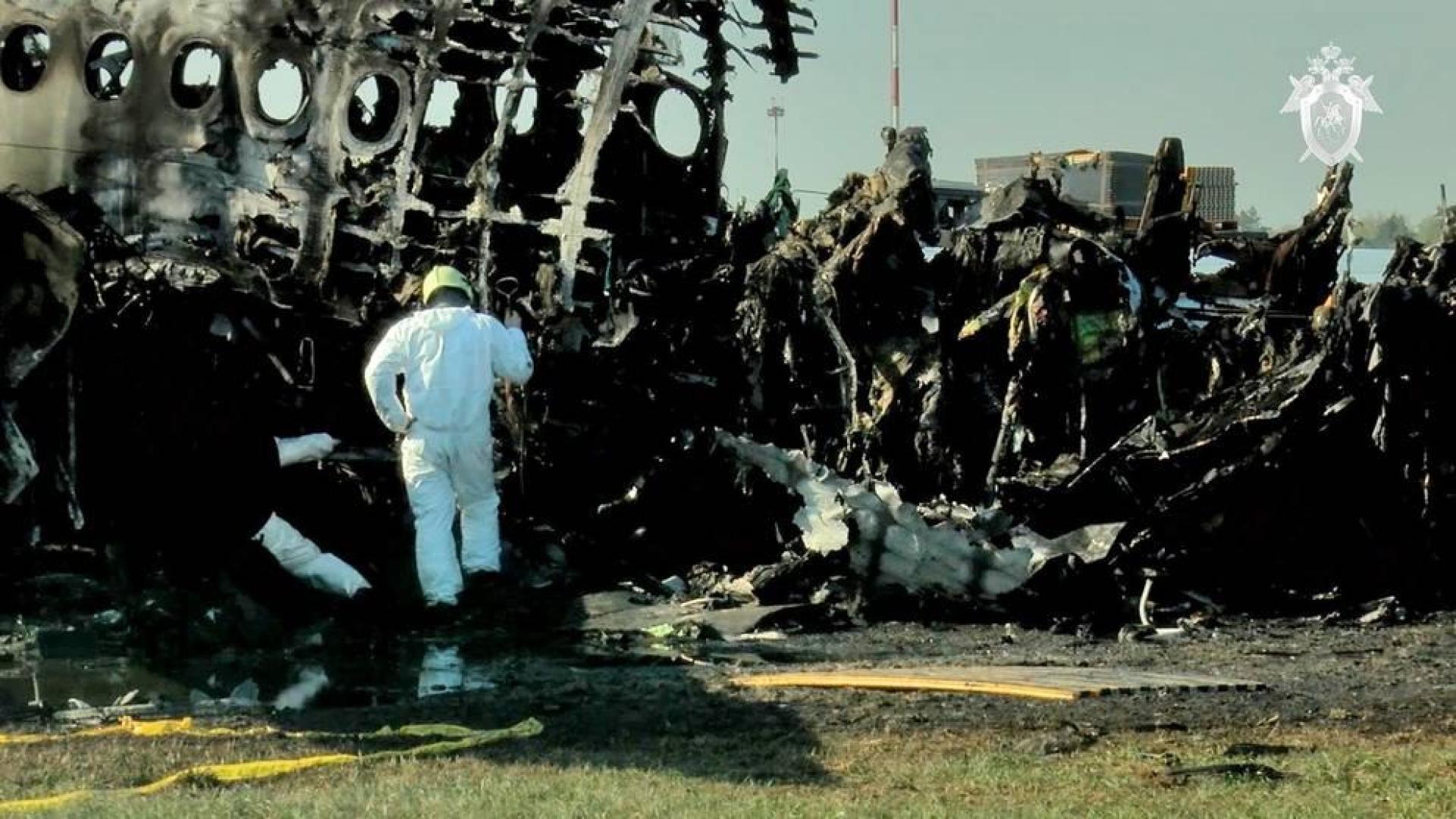 Hallan la cajas negras del avión siniestrado en el aeropuerto moscovita