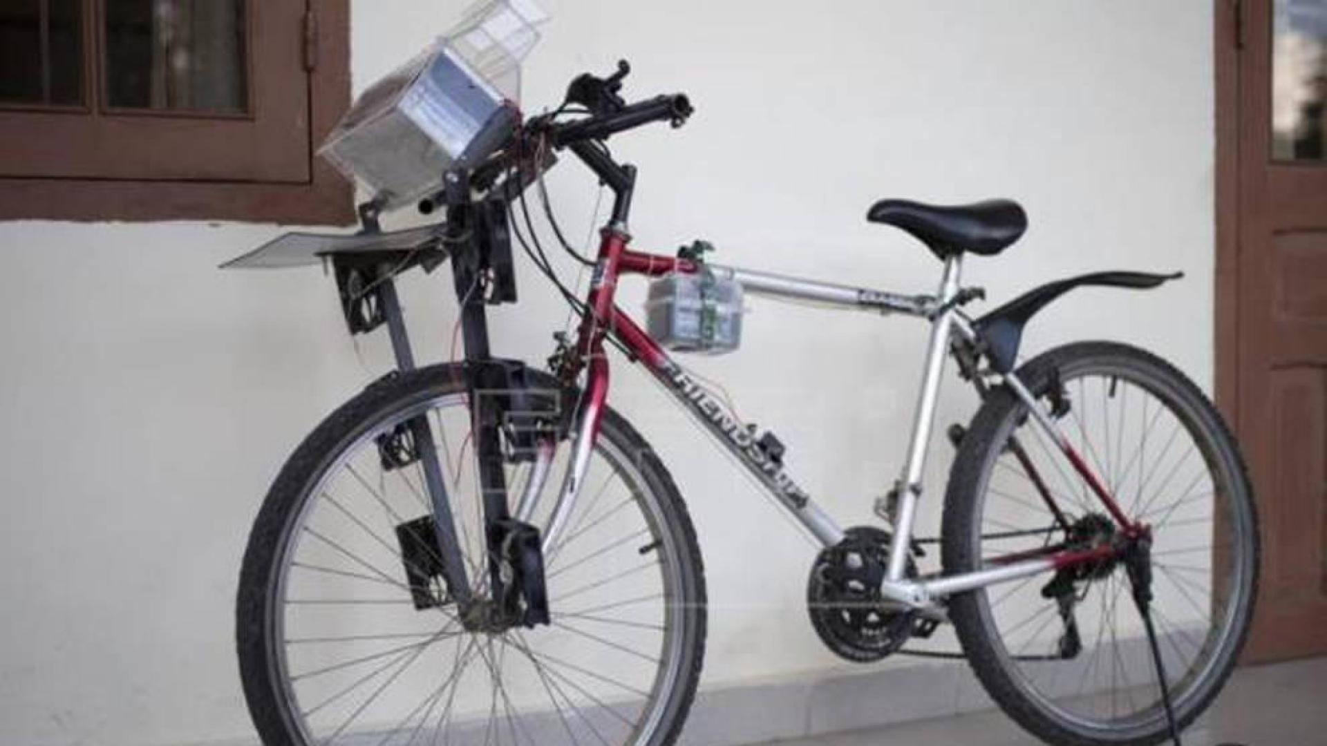 Crean un dispositivo para bicicletas que purifica el aire al pedalear en Vietnam