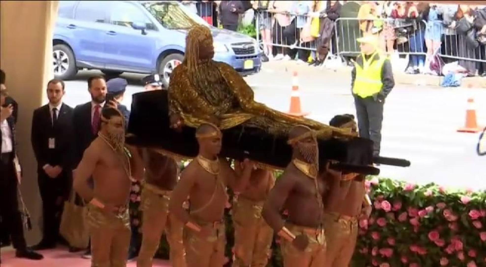 La alfombra roja de la gala Met 2019 se tiñe de rosa