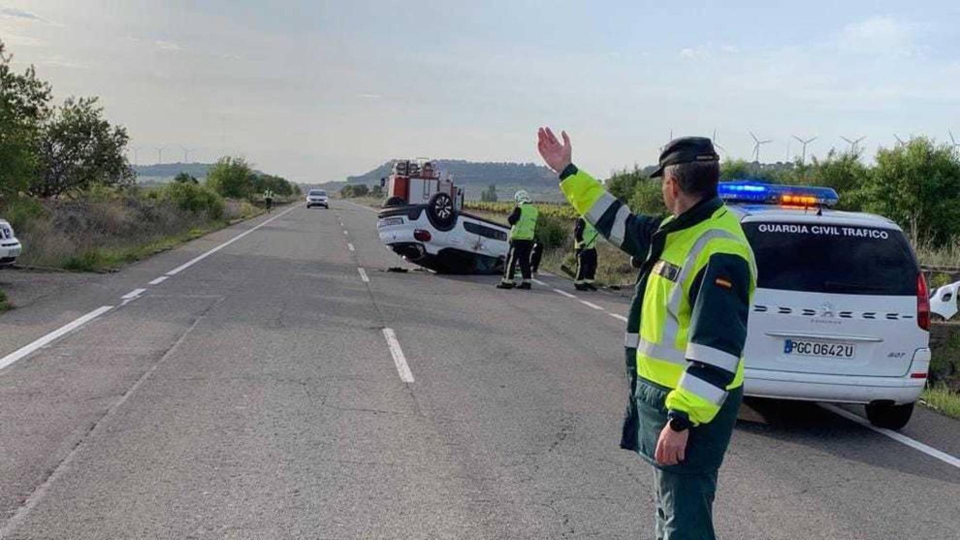 Un herido al volcarse su vehículo en la NA-6810 en Corella