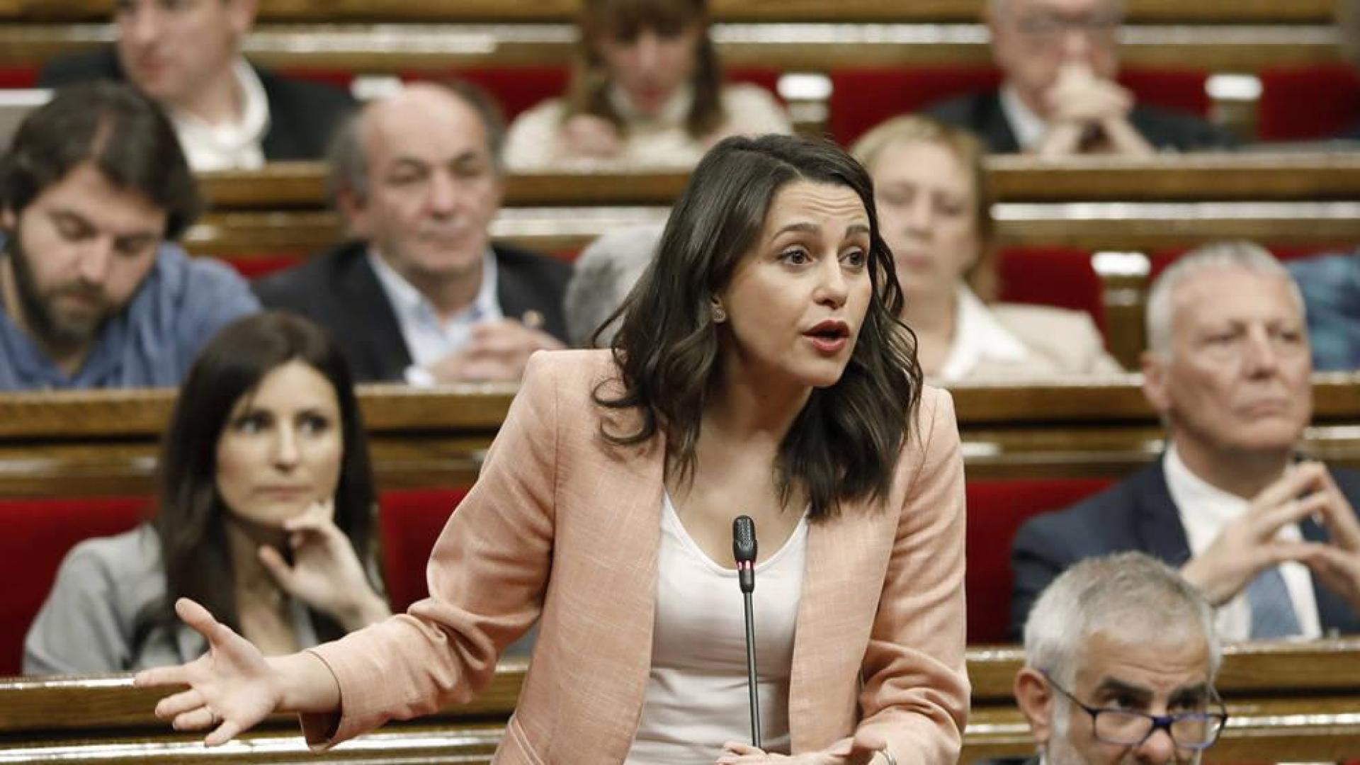 Arrimadas avisa a Torra: "Se empieza desobedeciendo y se acaba fugado"