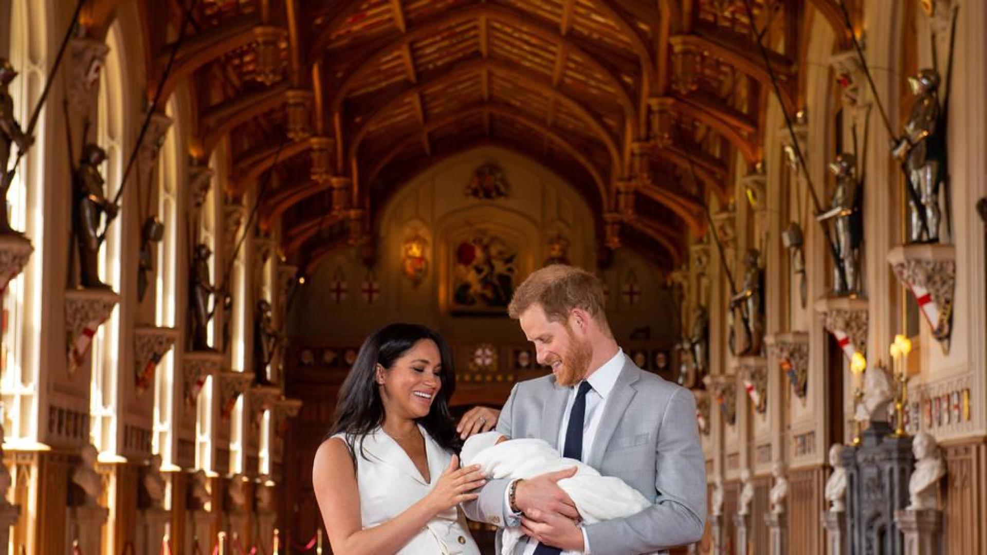 Los duques de Sussex presentan en sociedad a su hijo