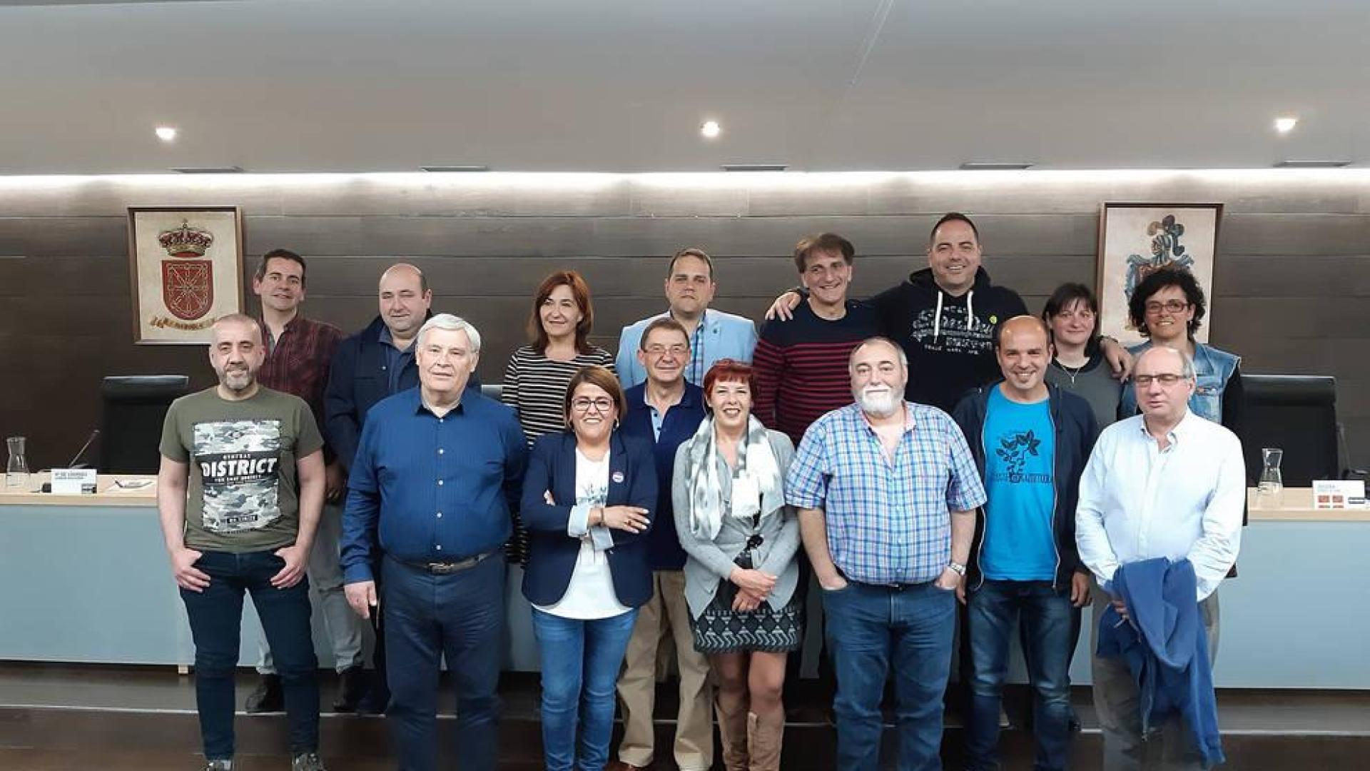 Al final del pleno, todos los integrantes de la actual corporación posaron para una 'foto de familia'.