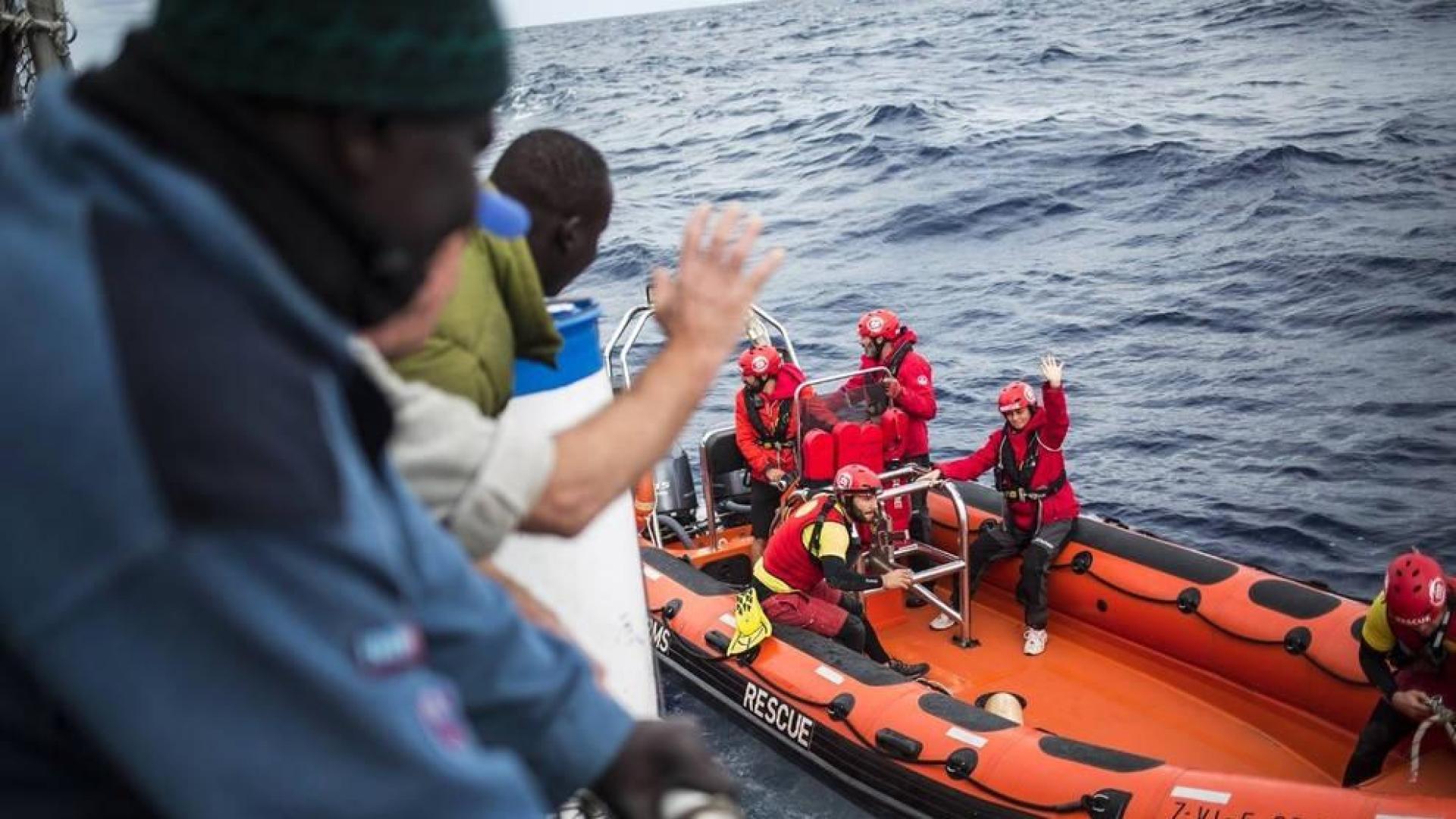 El pesquero español 'Nuestra Madre de Loreto' entrega a Malta a los 11 migrantes rescatados