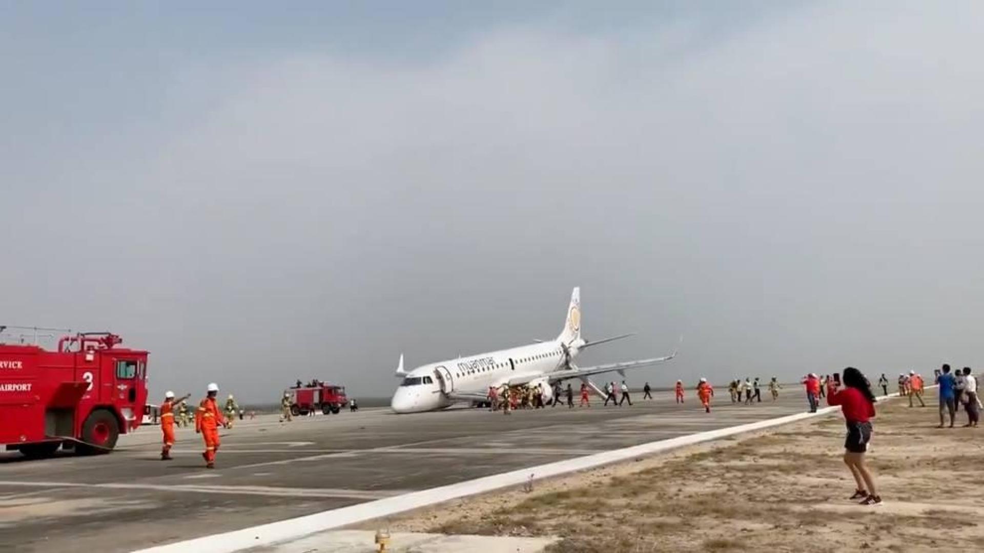 Un piloto salva a los 89 pasajeros de un vuelo tras aterrizar sin ruedas frontales