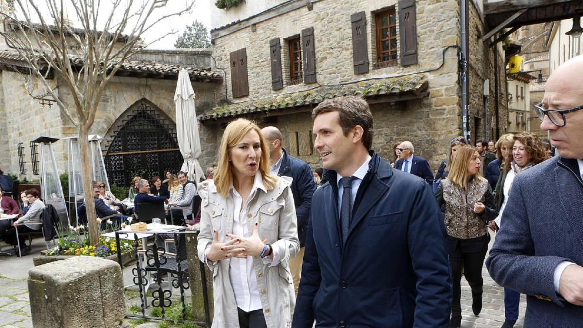 Casado dice en Pamplona que Sánchez "solo acierta cuando rectifica"