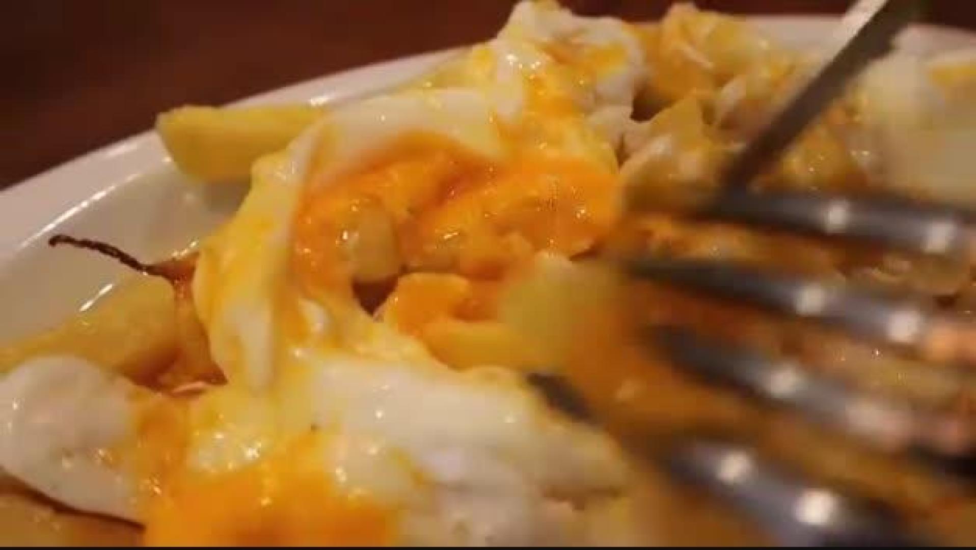 El New York Times despierta el apetito de medio mundo con los huevos rotos típicos de España