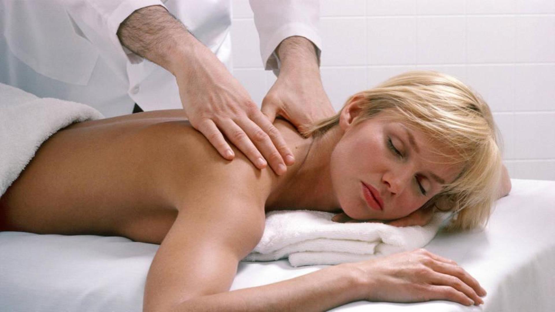 Multada con 2.160 € por dar masajes terapéuticos sin título de fisioterapeuta