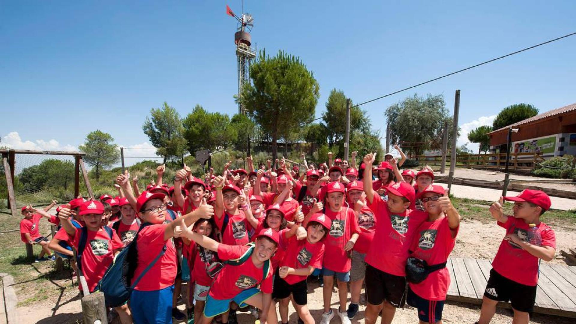Grupo de niños en un campamento de verano en Sendaviva anterior