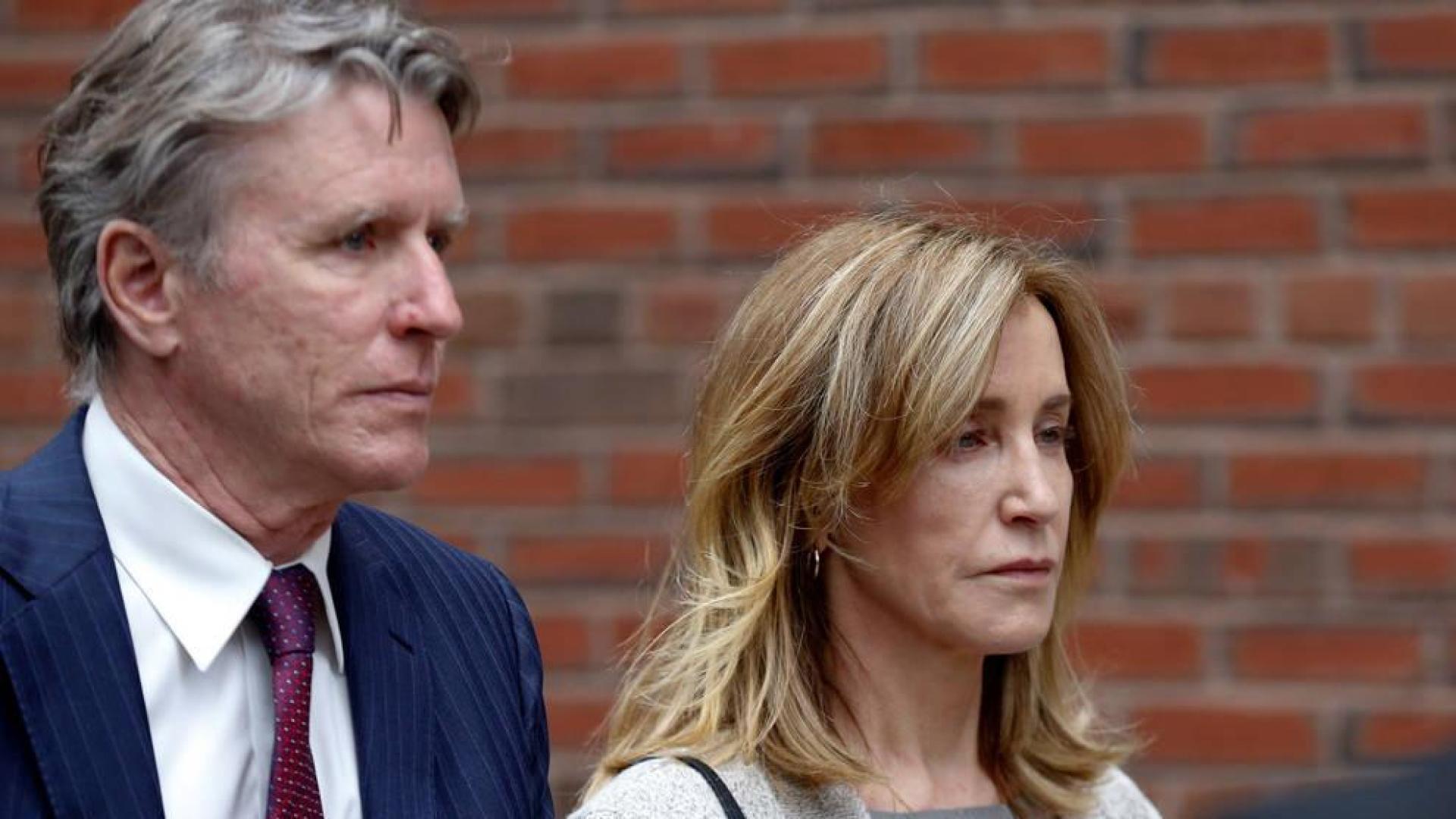 La actriz Felicity Huffman, a su llegada al juicio