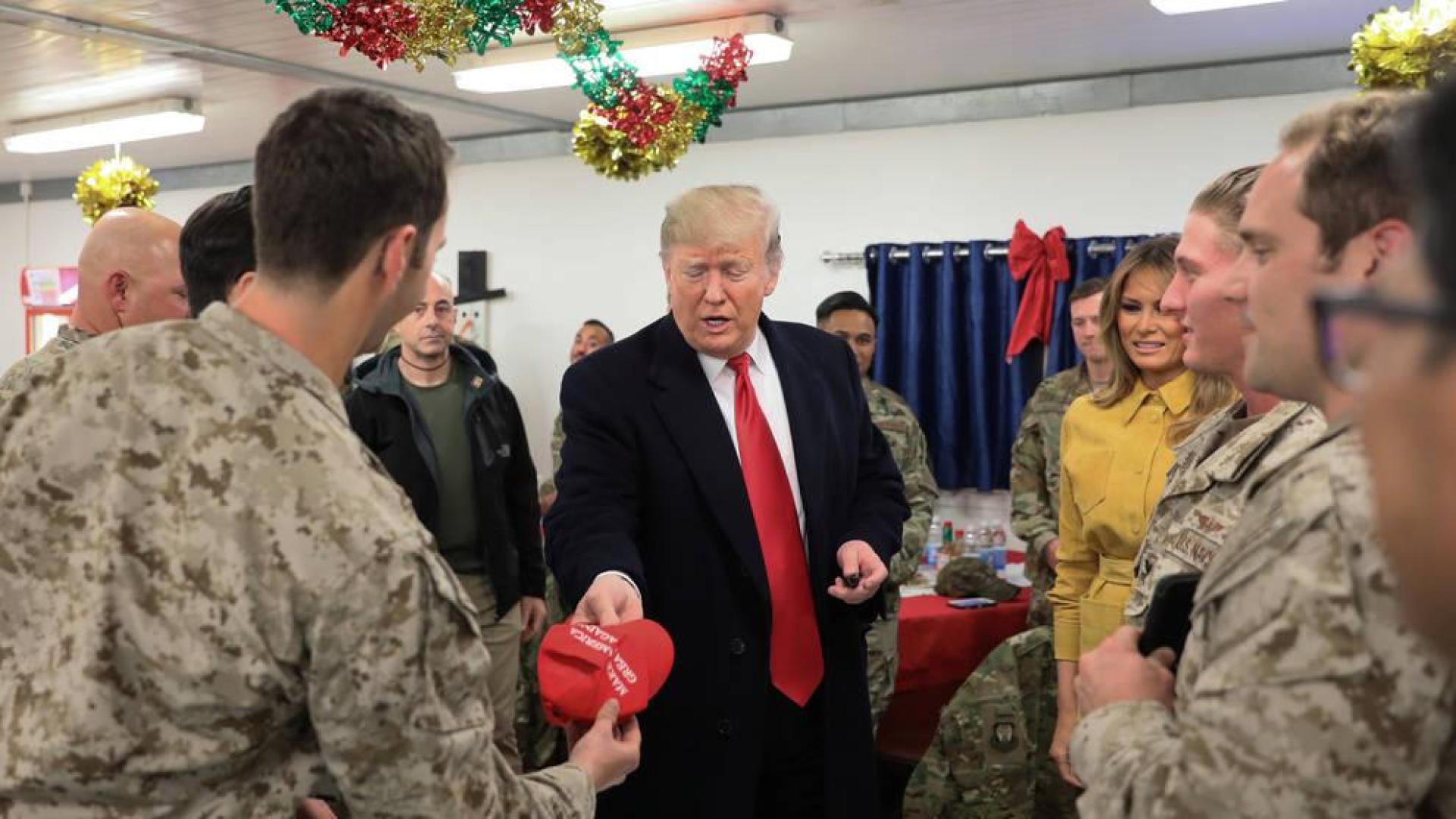 Trump, en su visita a las tropas estadounidenses en Irak.