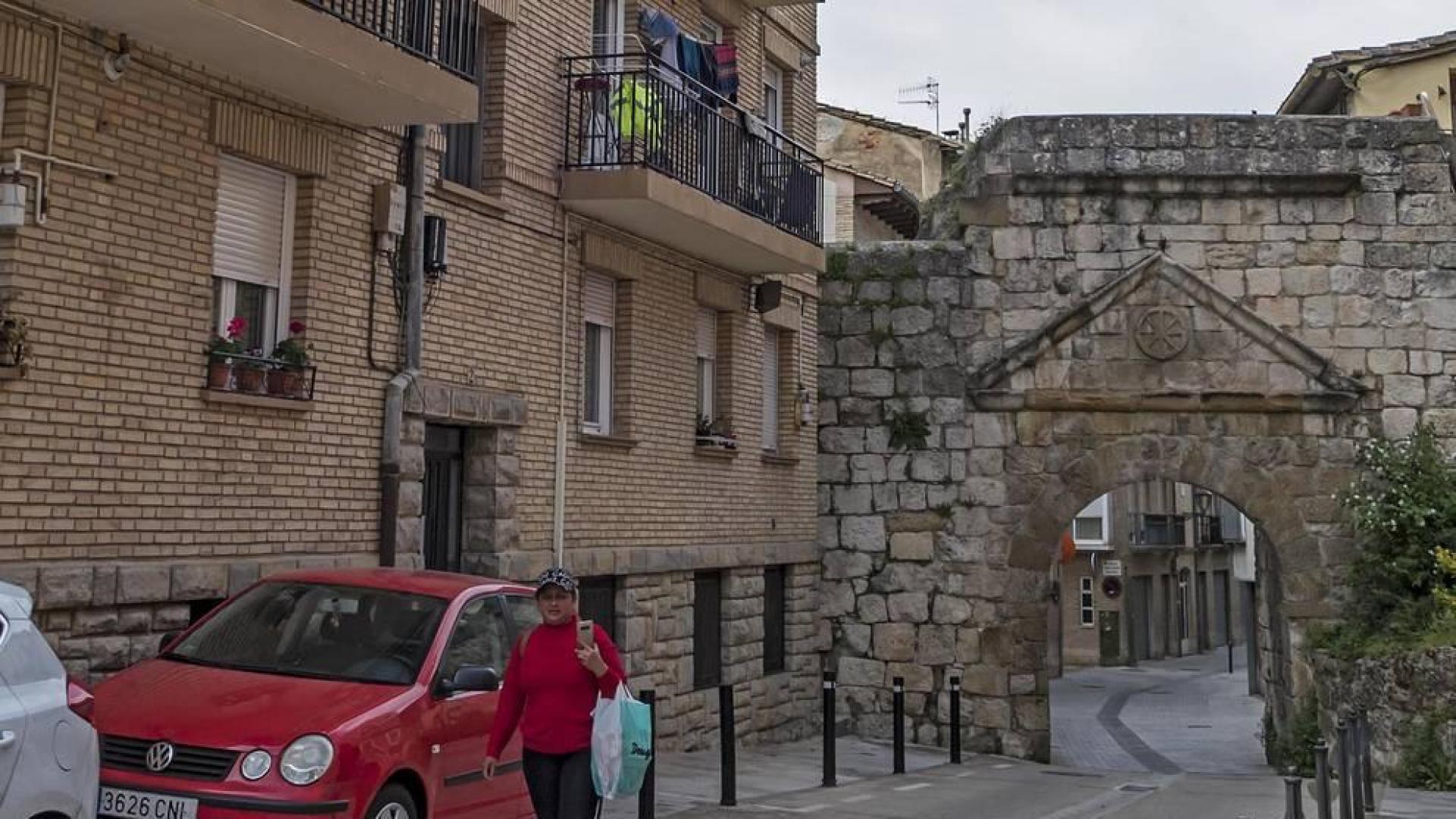 Fin a los problemas para tener ascensor de vecinos de la ruja jacobea en Estella