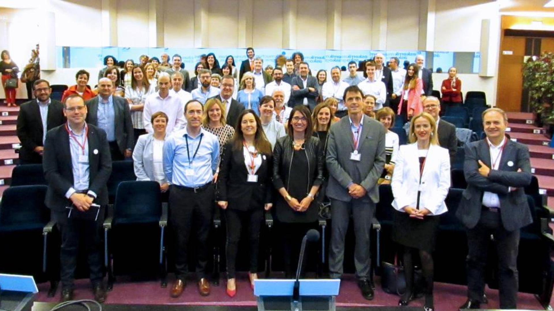 Miembros de Aedipe Navarra, a la conclusión de la Asamblea Anual de la asociación celebrada en el Colegio de Médicos de Pamplona.