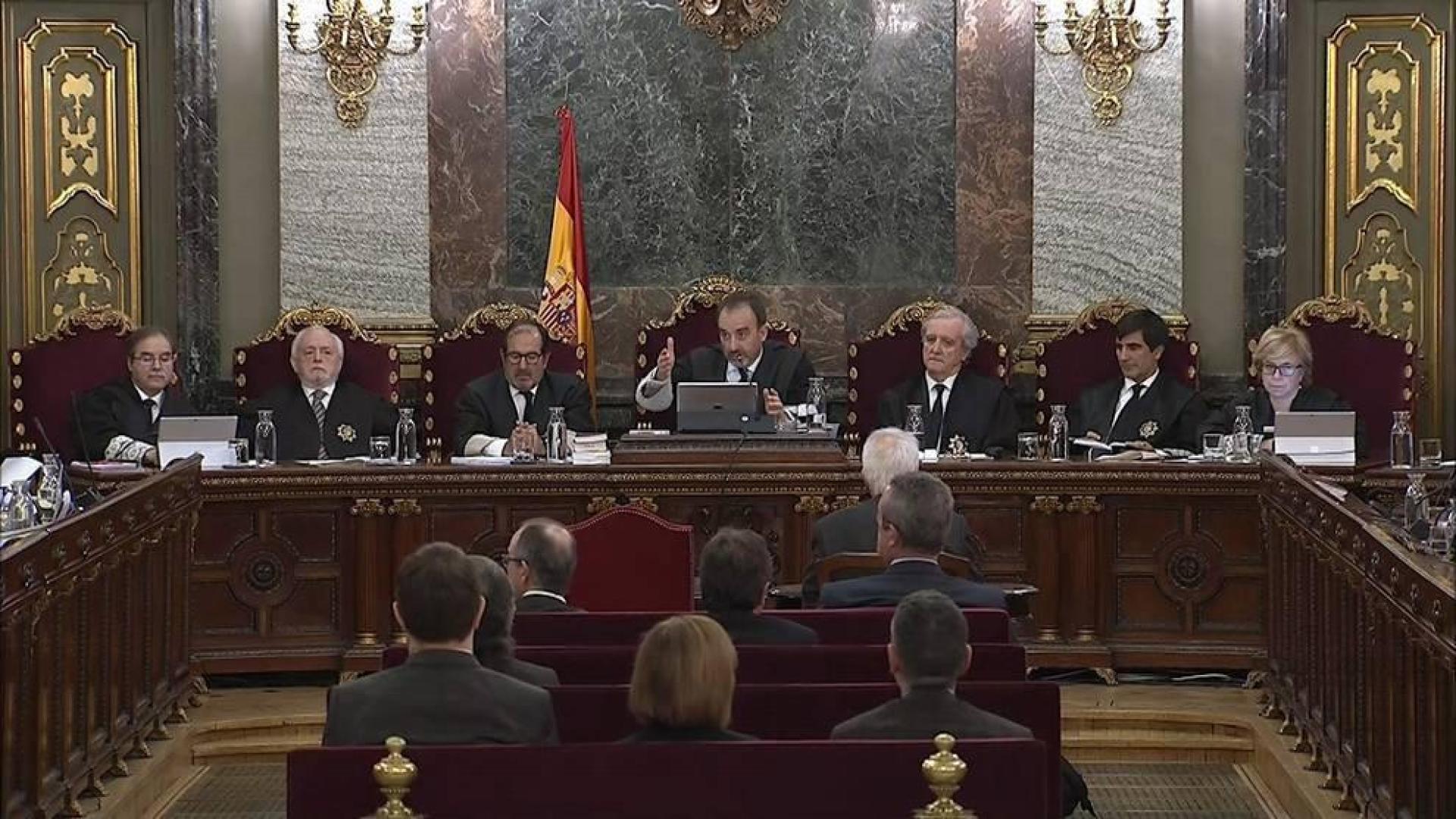 Marchena reconduce a testigos de la defensa: "Esto es un insulto al tribunal"