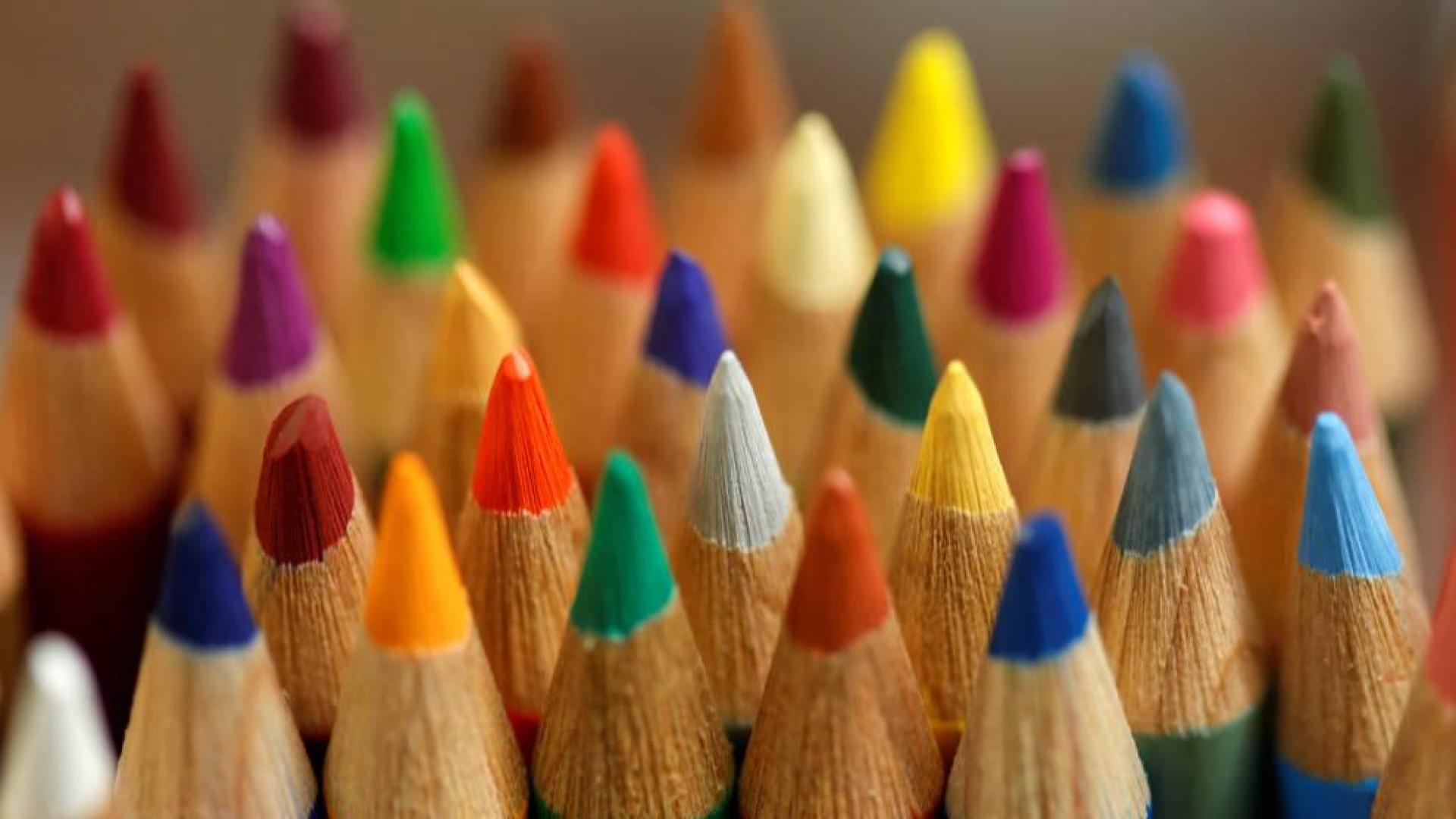 Promesas educativas opuestas
