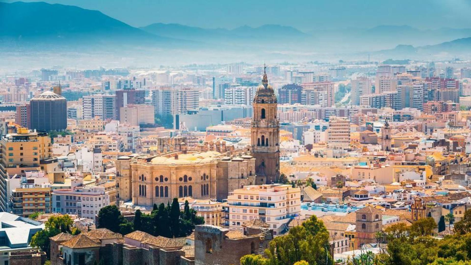 Detenidas 22 personas por estafar 15.000 € con el alquiler de un piso en Málaga