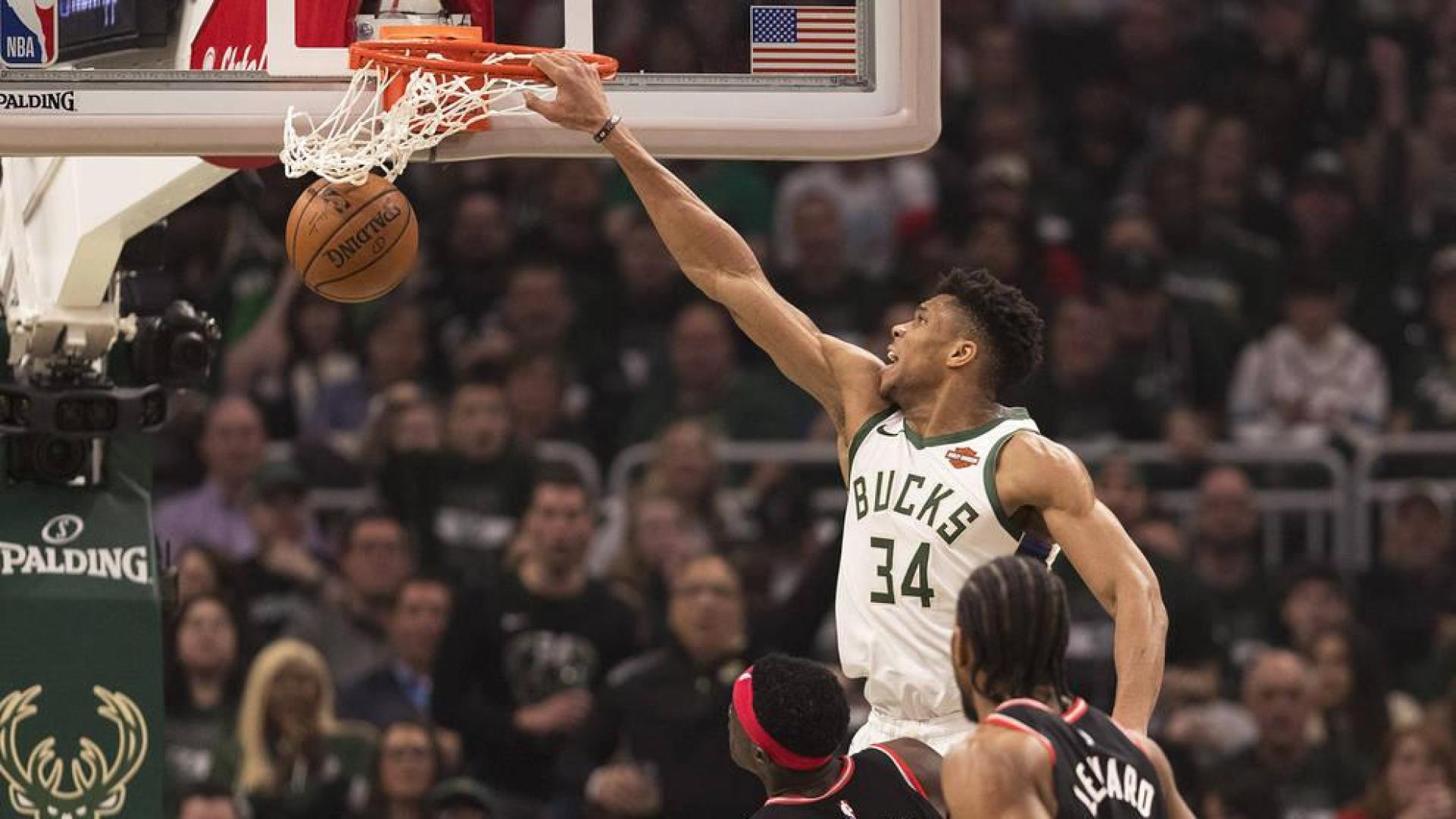 Milwaukee Bucks cobran ventaja gracias a un gran Antetokounmpo