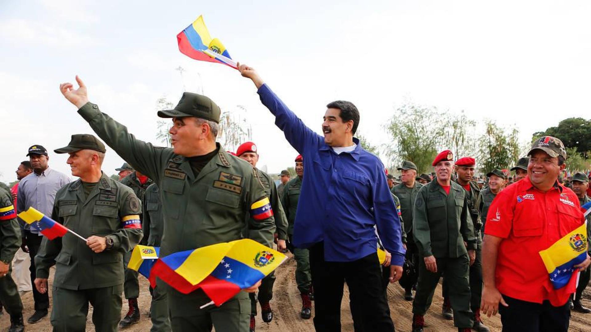Maduro dice que hay "buenas noticias" en el diálogo con la oposición