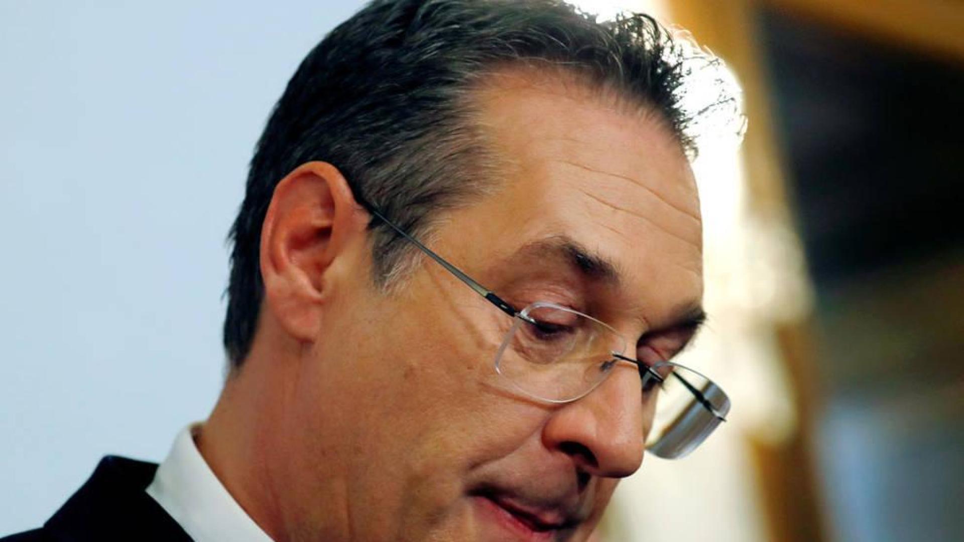 Cae el Gobierno austríaco por un escándalo de corrupción del líder ultra
