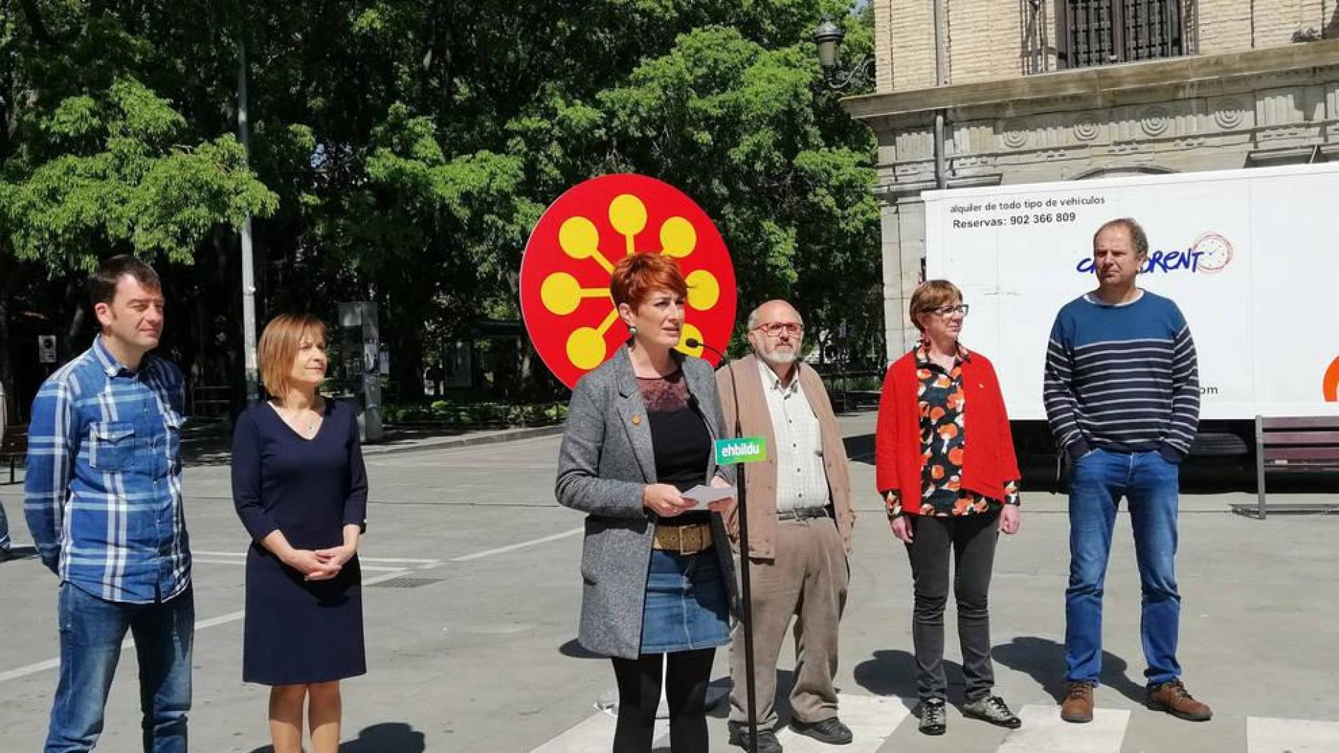 La candidata de EH Bildu a la Presidencia del Gobierno foral, Bakartxo Ruiz, en un acto electoral en Pamplona