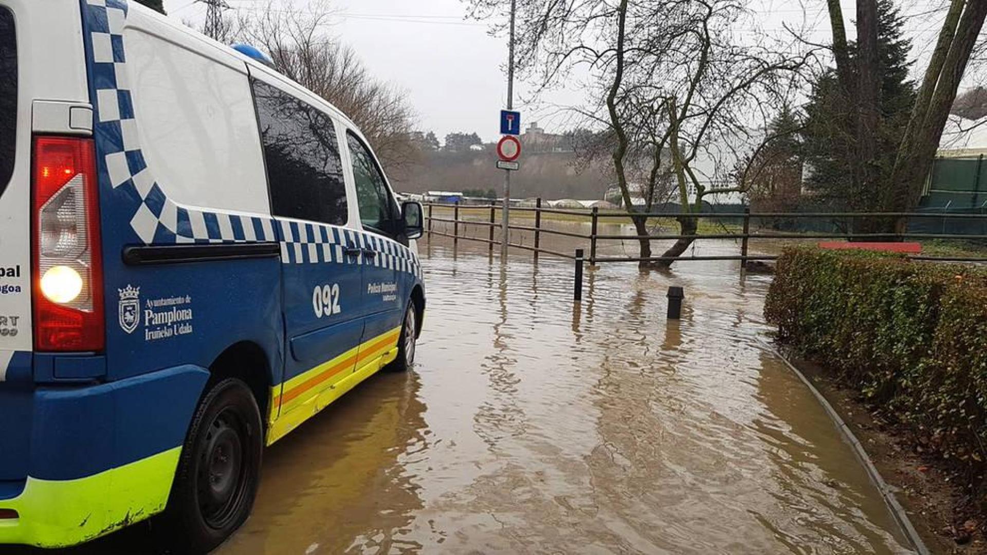 Las intensas lluvias provocan afecciones en el entorno del río Arga en Pamplona