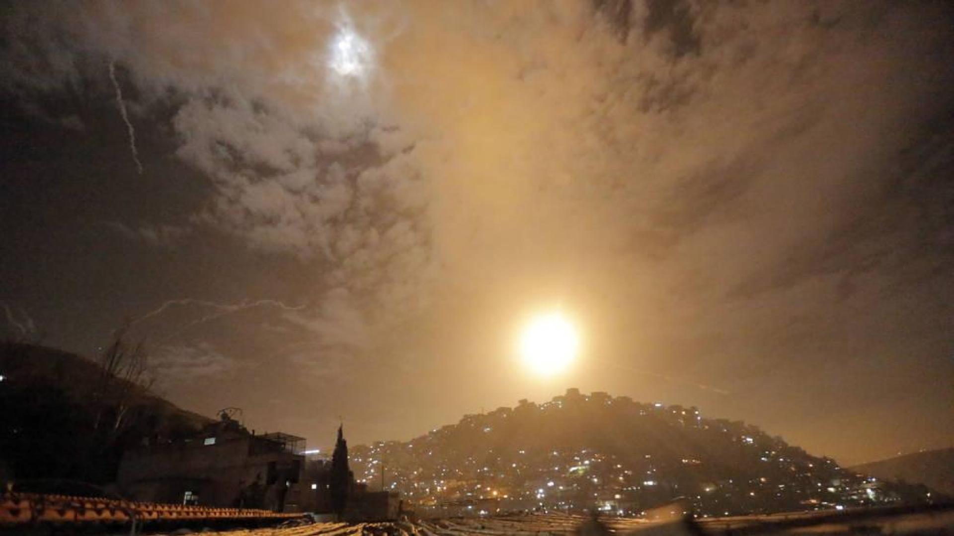 Israel bombardea Siria "contra objetivos sirios e iraníes"