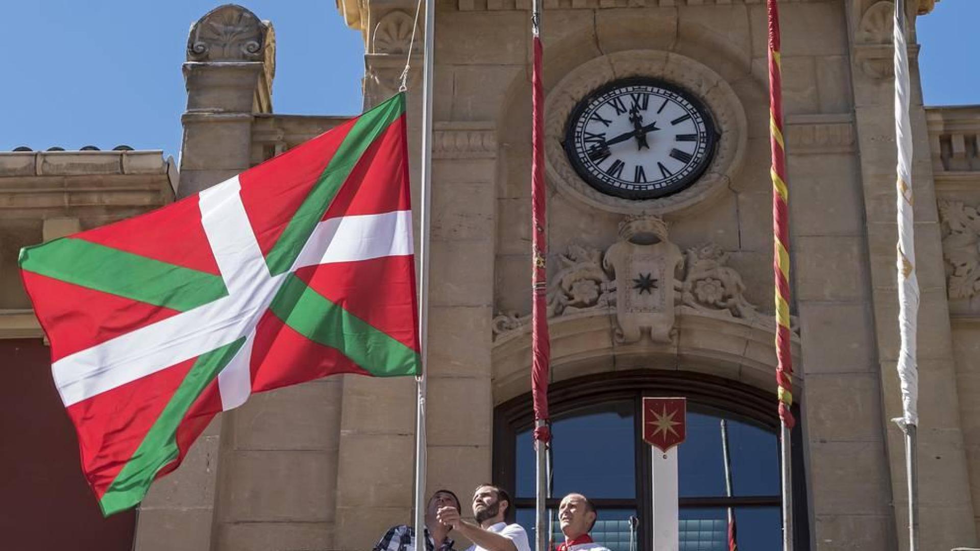 Ley de Símbolos de Navarra: ni rastro en los programas de Geroa Bai y Podemos
