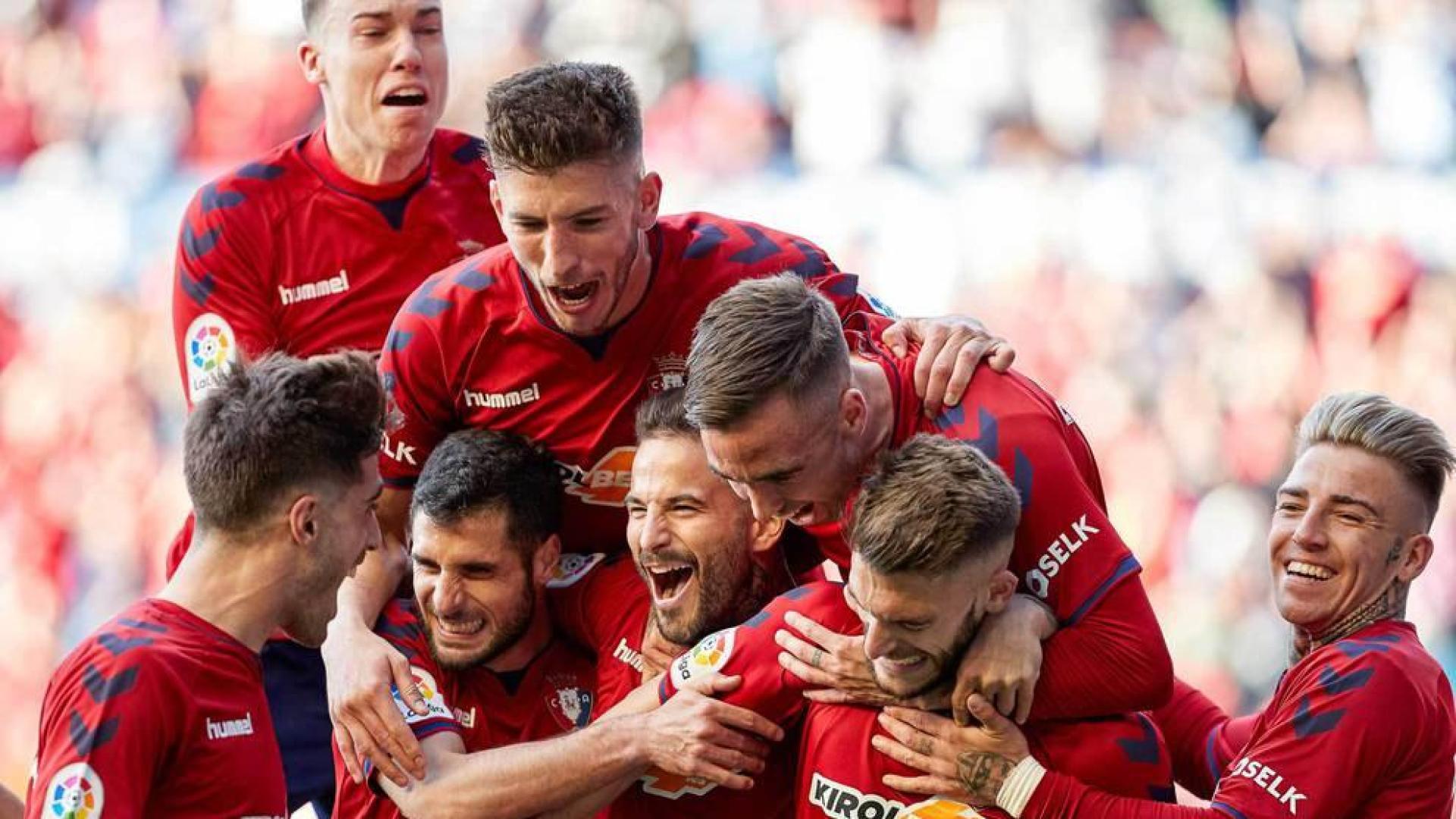 Los jugadores rojillos celebran un gol ante el Albacete en El Sadar.