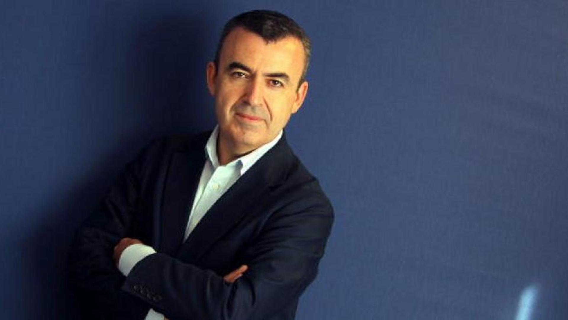 El escritor Lorenzo Silva participa este lunes en un encuentro en la UPNA