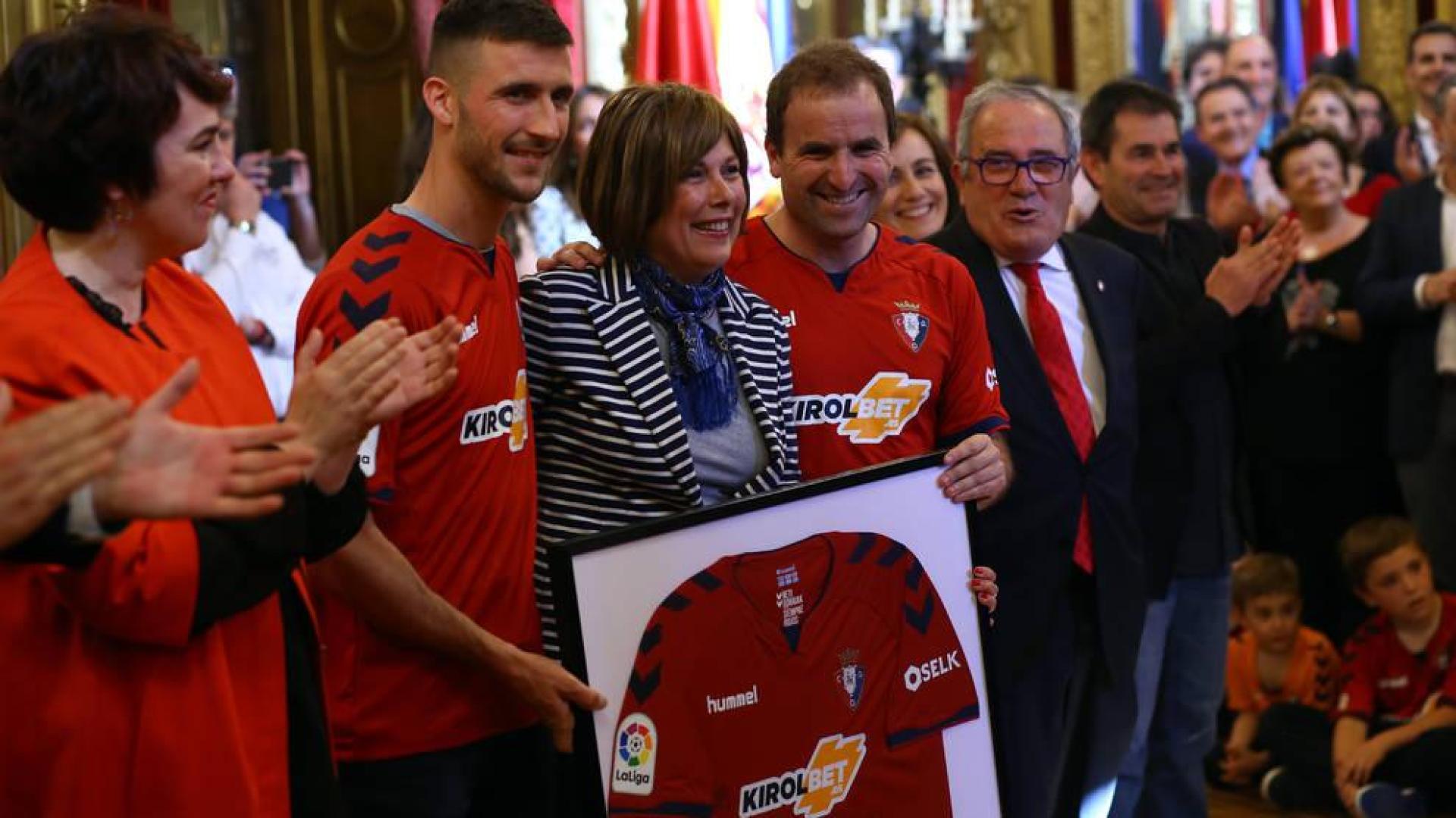 Barkos y Sabalza inciden en los valores de Osasuna en el Salón del Trono