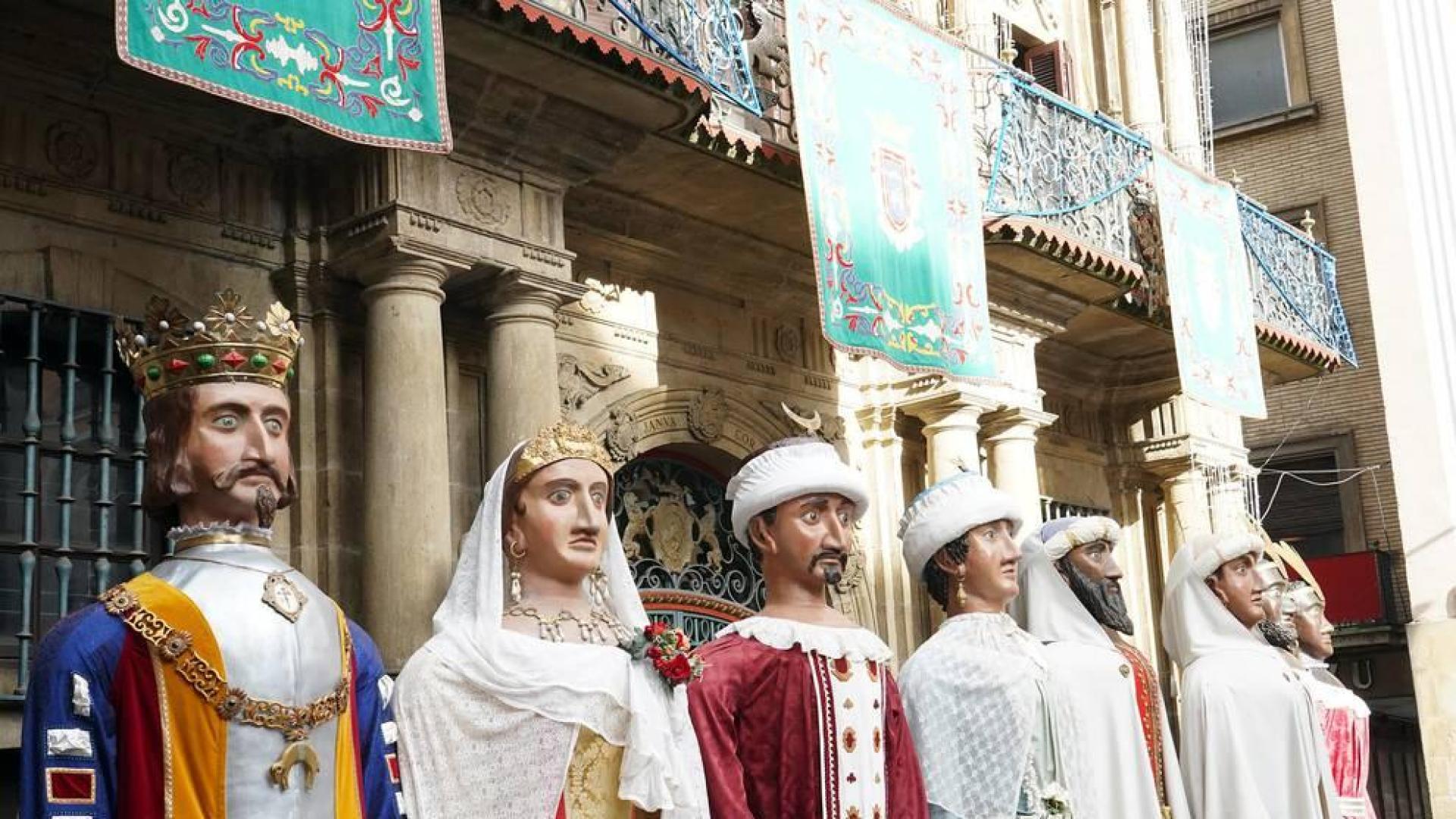 La festividad de San Saturnino ha arrancado con el desfile de Gigantes y Cabezudos