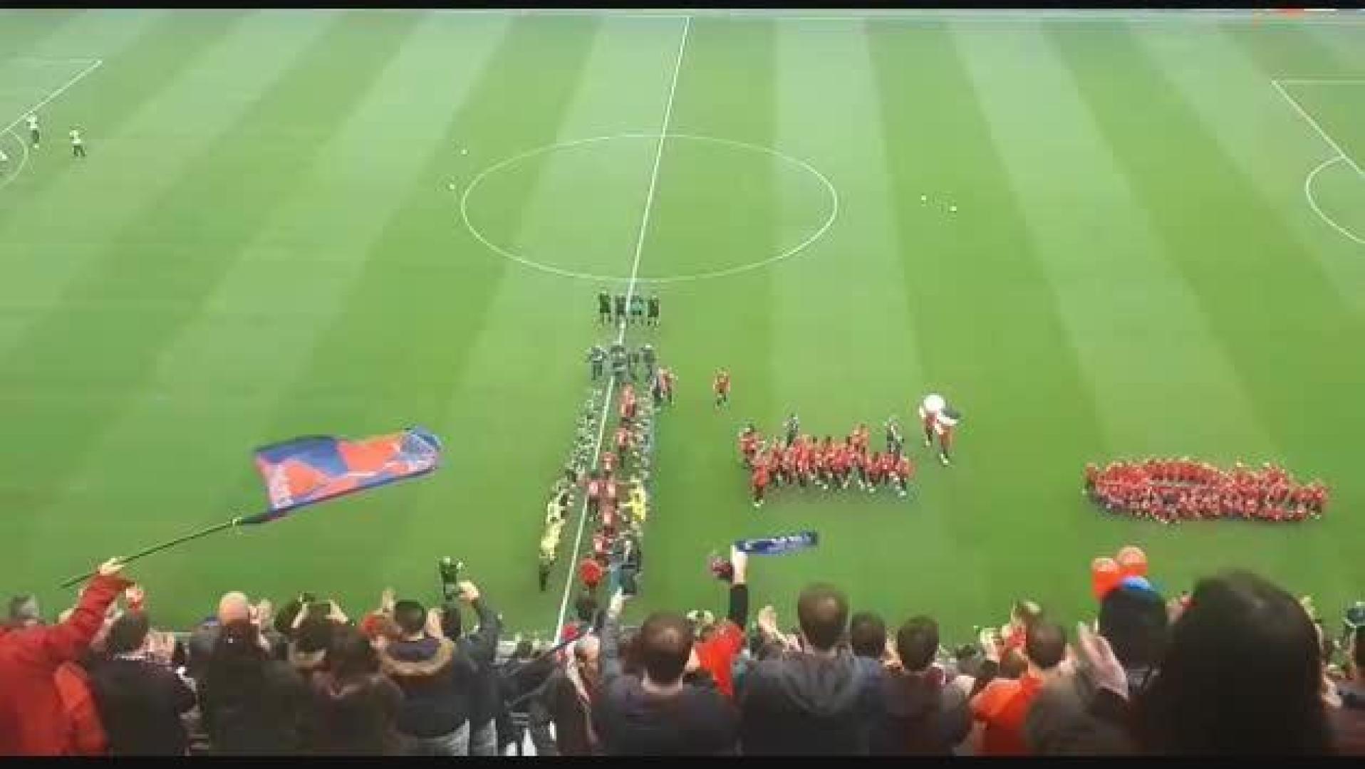 Pasillo de la UD Las Palmas a Osasuna