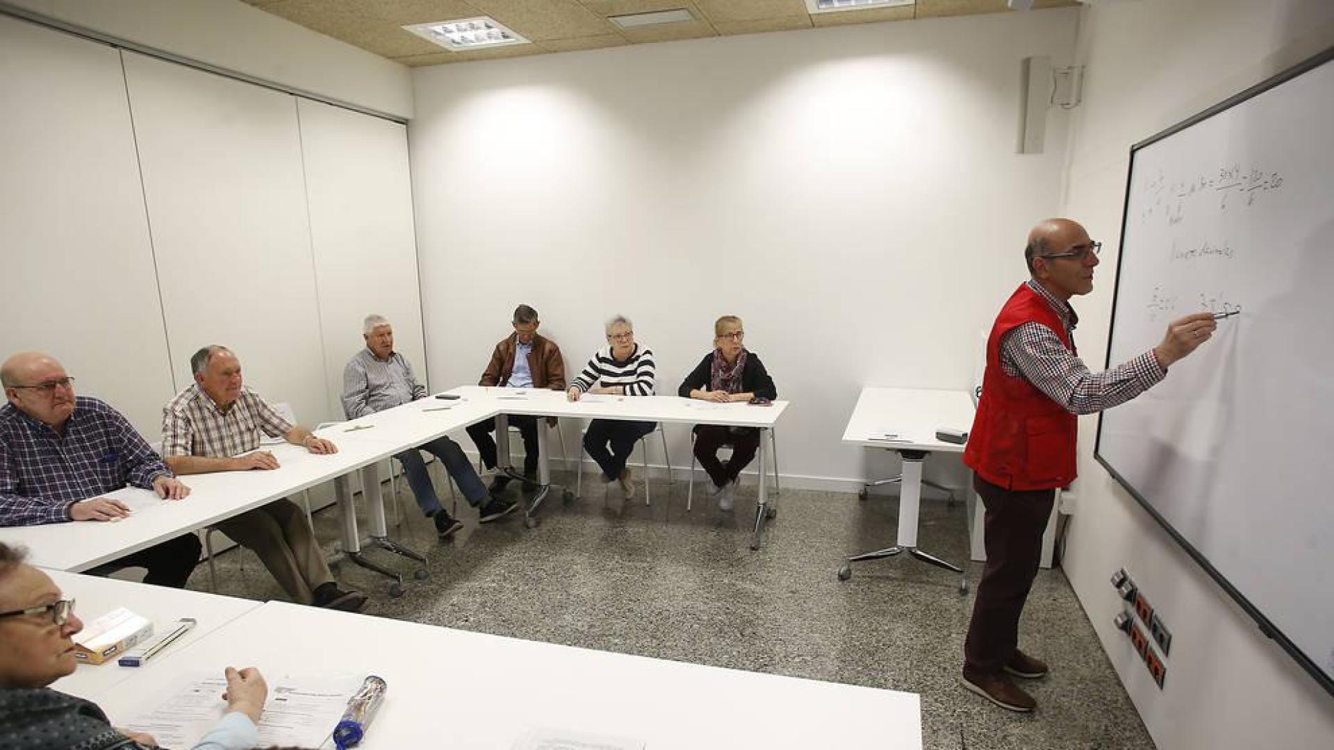 Regreso al aula: El mérito de aprender a los 70 años de edad