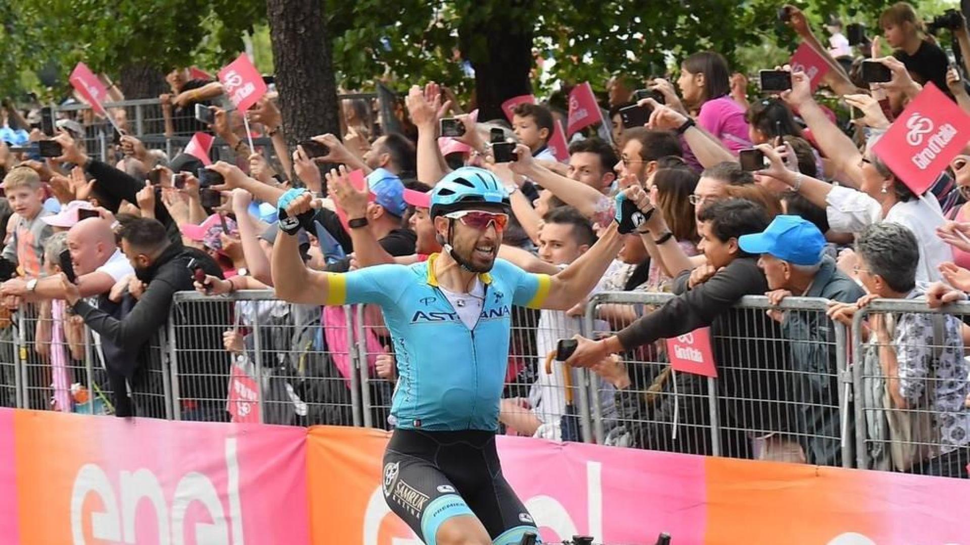 Cataldo reina en Como y Carapaz amplía su liderato tras la caída de Roglic