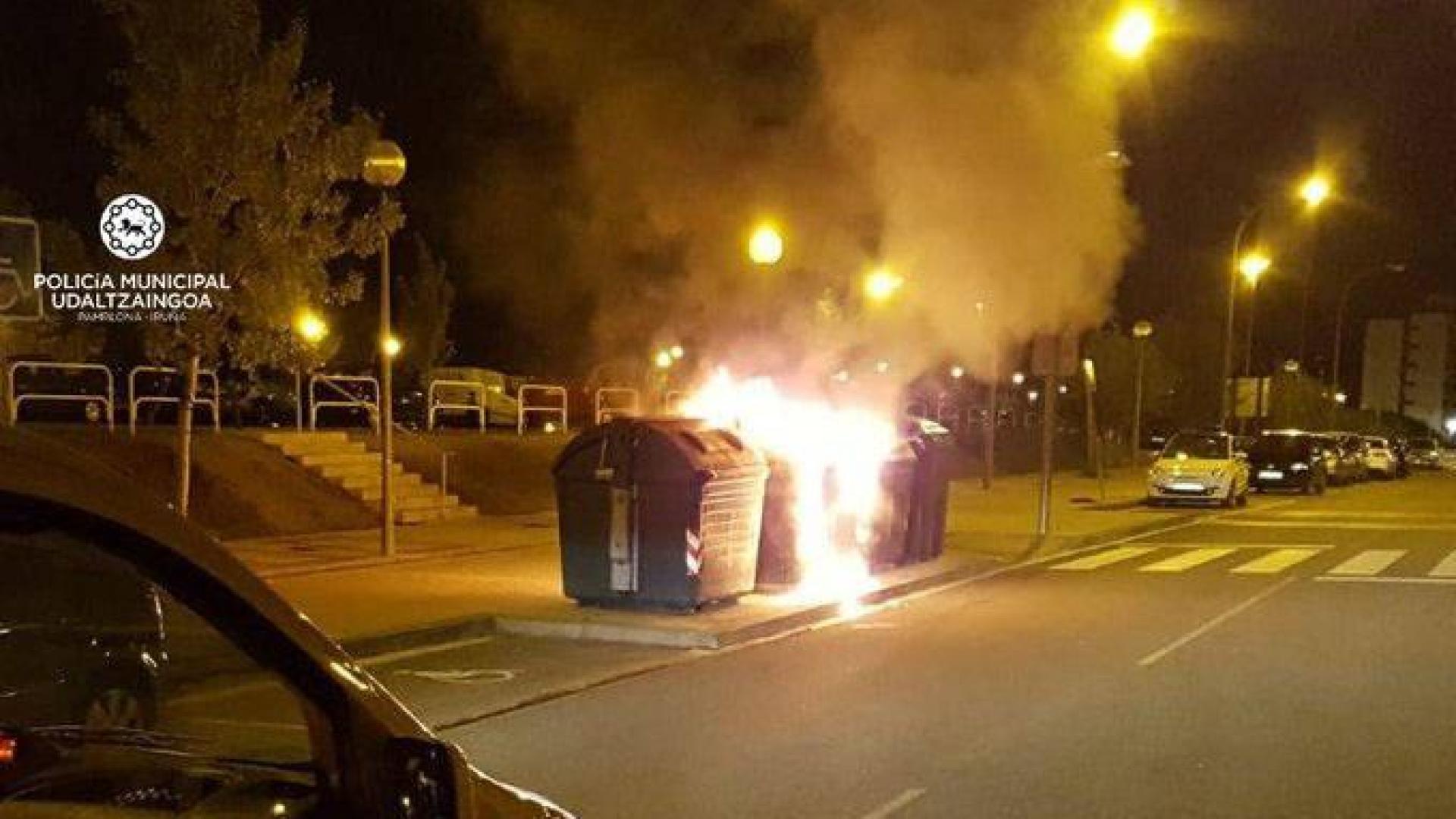Arden varios contenedores en distintas calles de la Milagrosa