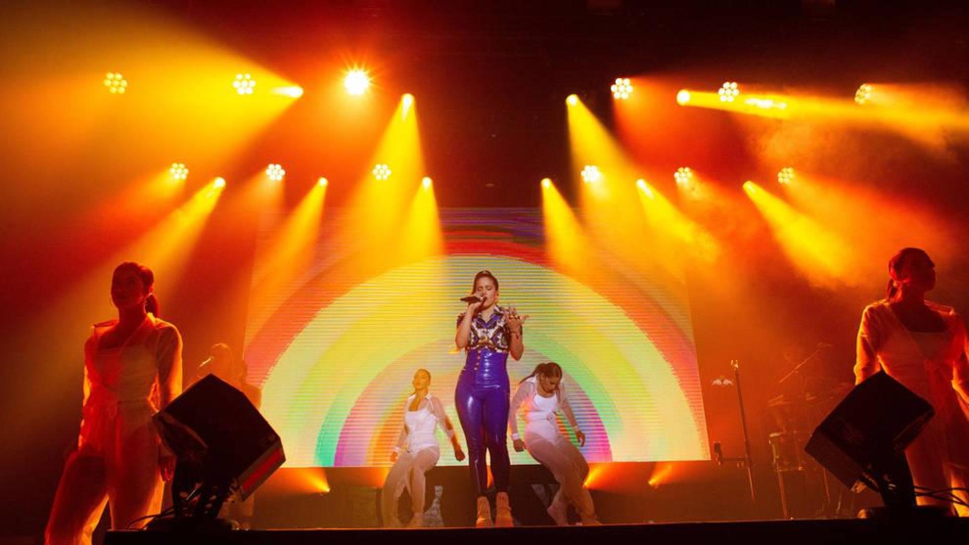La cantante Rosalía actúa durante un concierto en el Webster Hall de Manhattan, en Nueva York