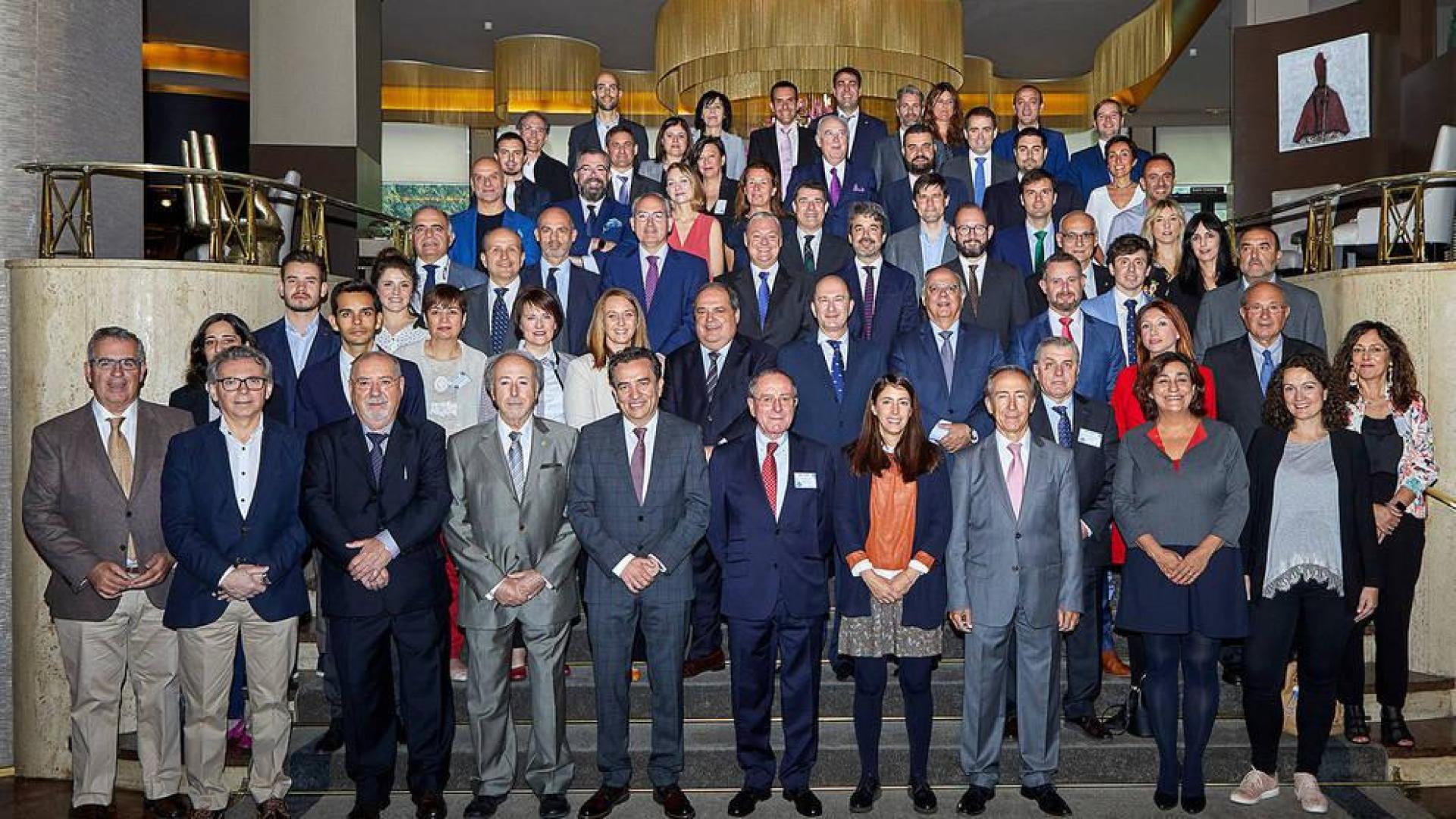 Representes de la Red Internacional de Asesorías IusTime reunidos en Pamplona para homenajear a Ofico.