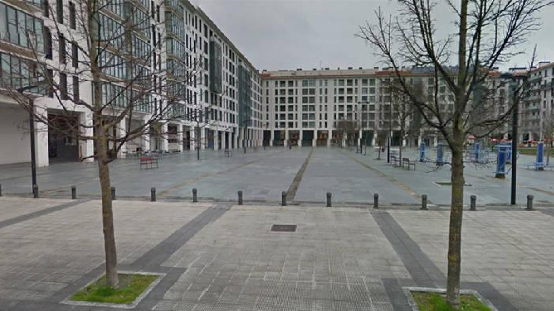 Un policía nacional auxilia a un ciudadano con una parada cardíaca en Pamplona