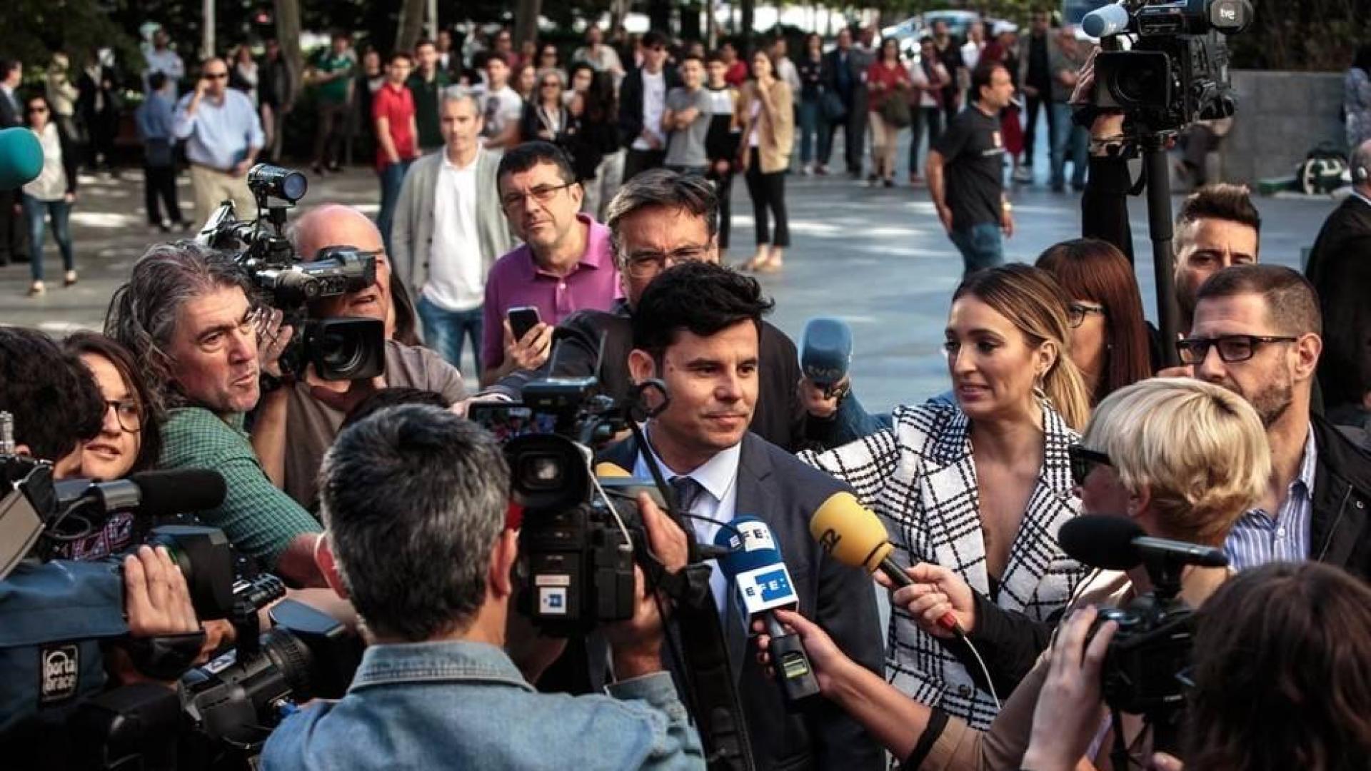 El supuesto hijo de Julio Iglesias confía en que se atienda su reclamación