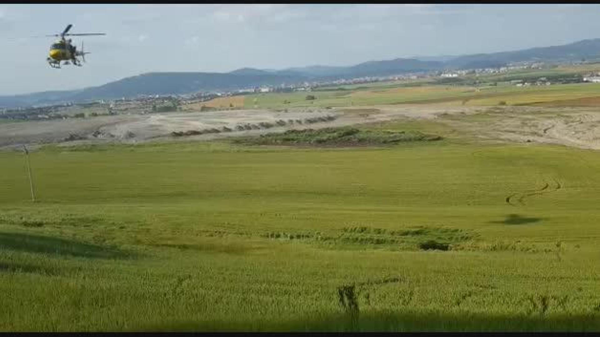 Aparece un socavón en un campo de cereal de Esparza de Galar