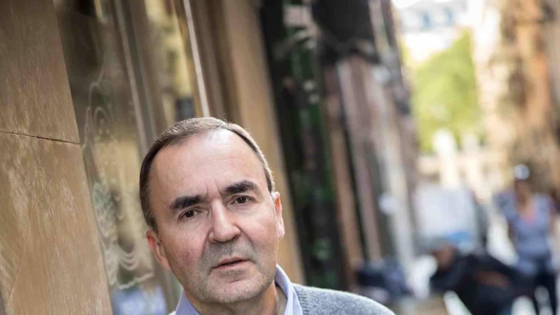 Gómez Martínez se adentra en el 'domestic noir' con 'Sangre negra'