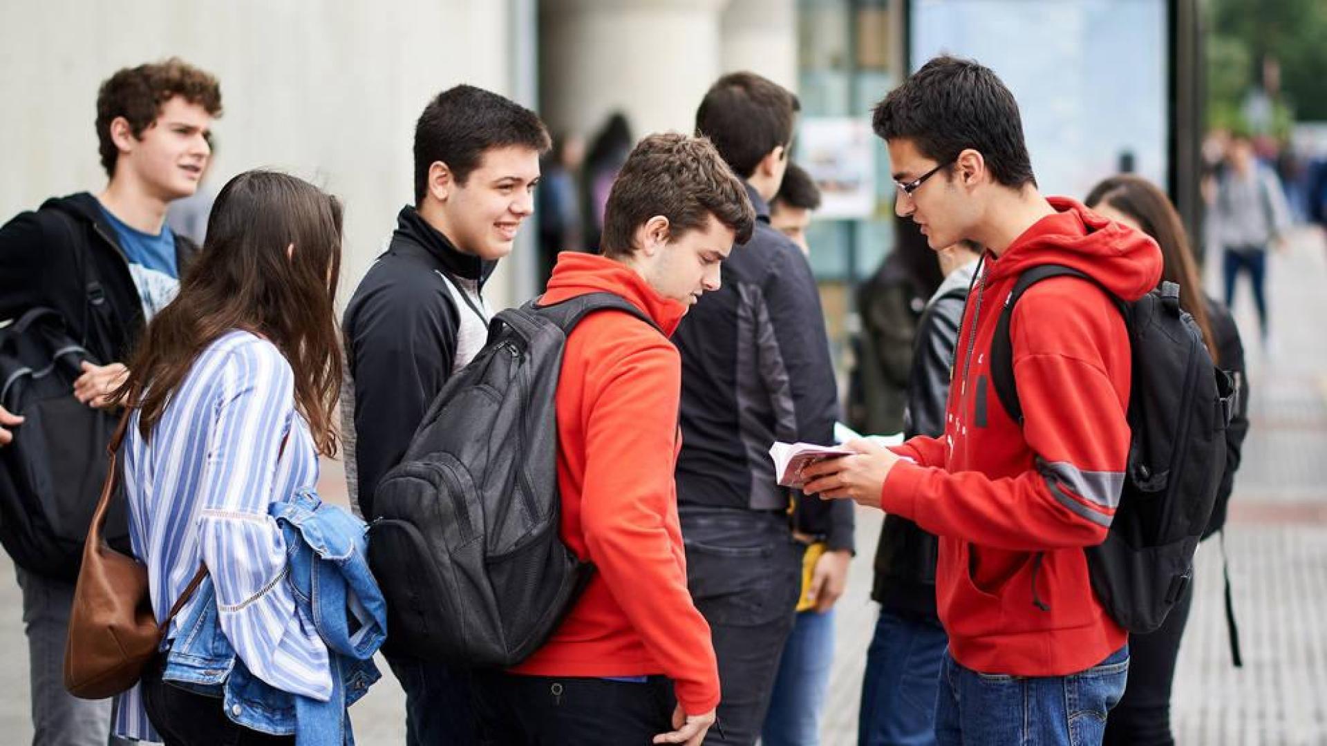 Un grupo de alumnos durante la EvAU del año pasado.