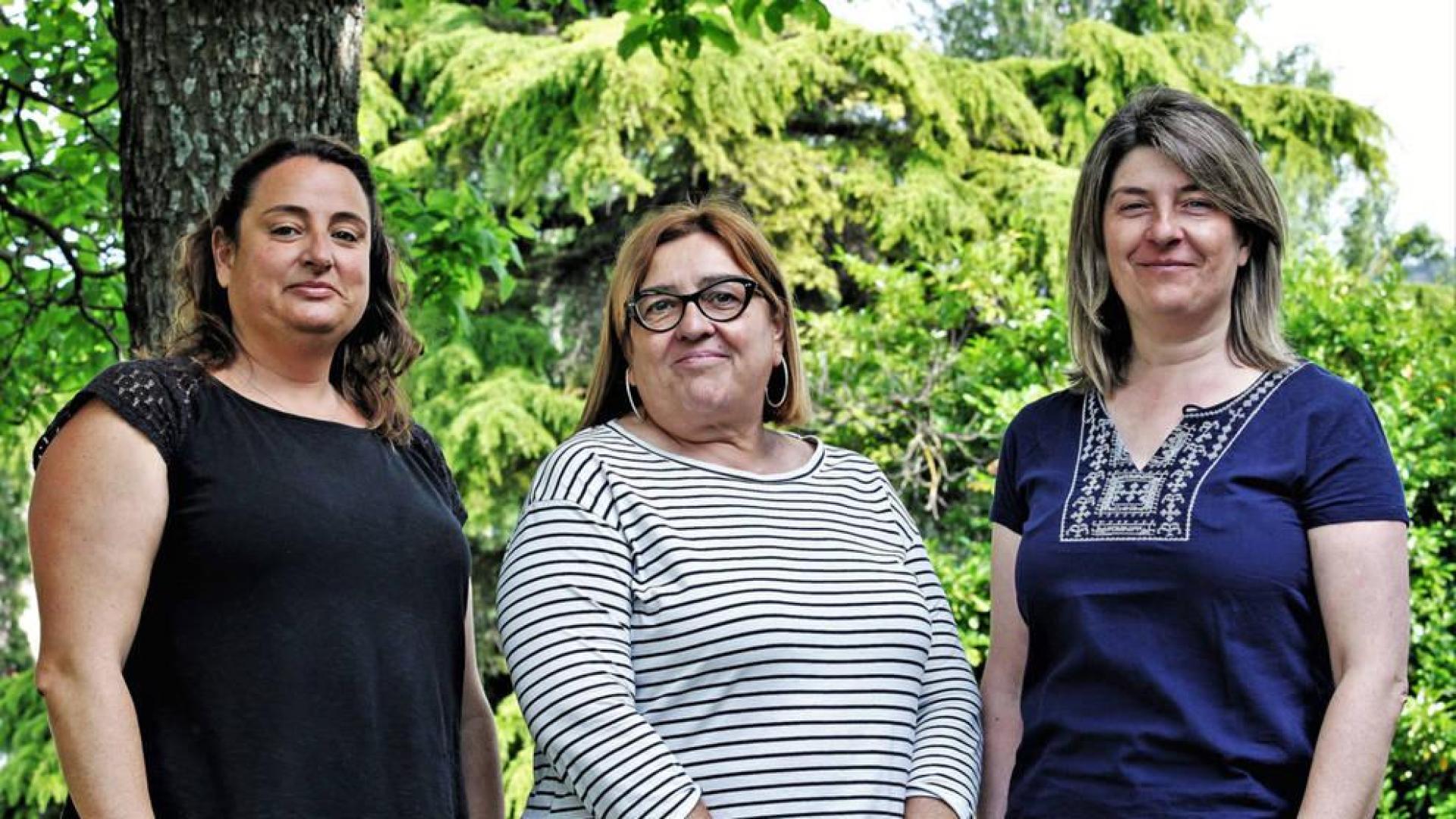 Desde la izda.: Amaia Leránoz, actual presidenta y miembro de la asociación La Majarí; Inés García Pérez, directora territorial de Fundación Secretariado Gitano; y Lydia Almirantearena, expresidenta e integrante de la asociación Lantxotegi.