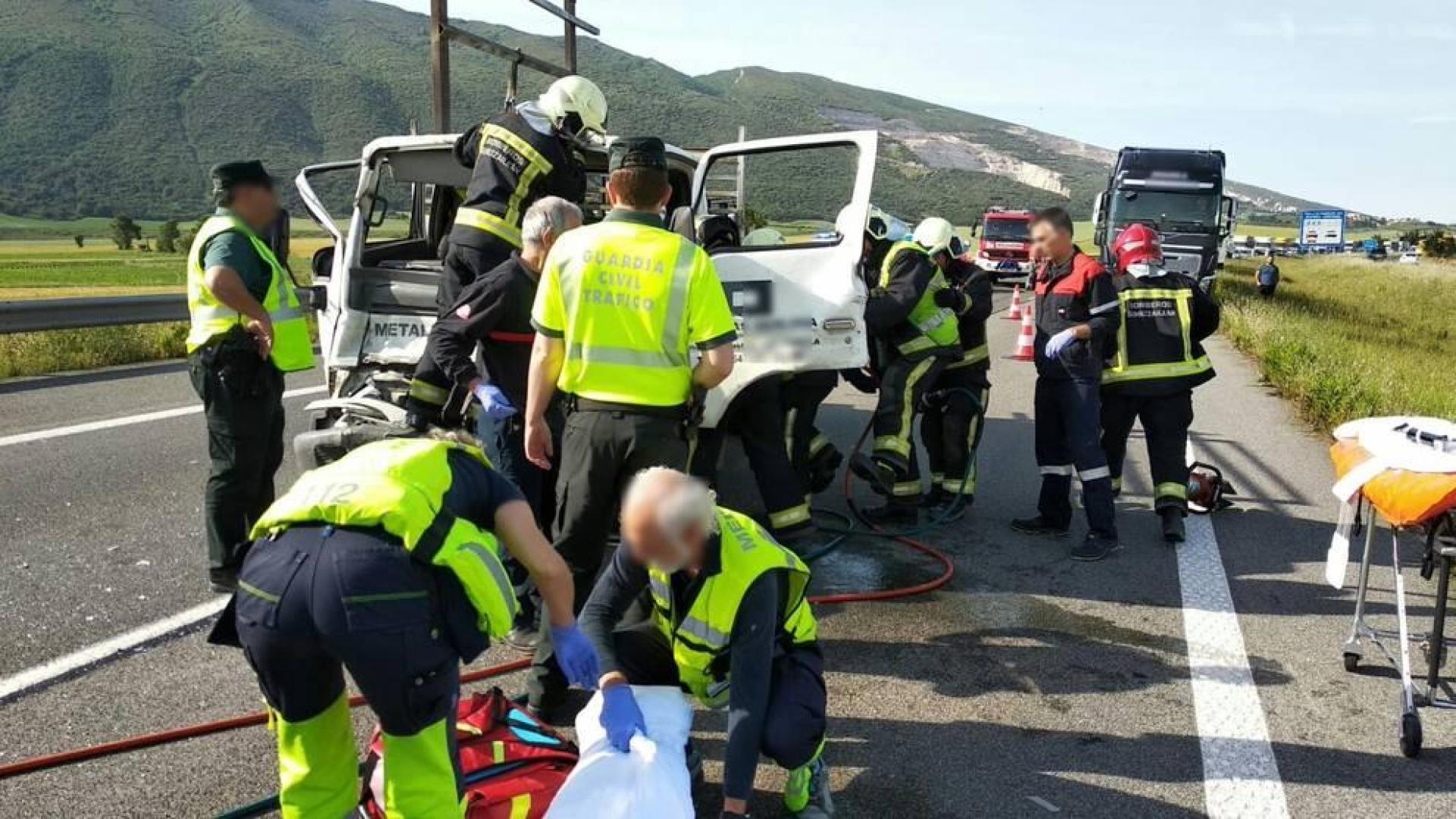 Un herido en un choque entre dos camiones en la AP15 cerca de Imarcoain